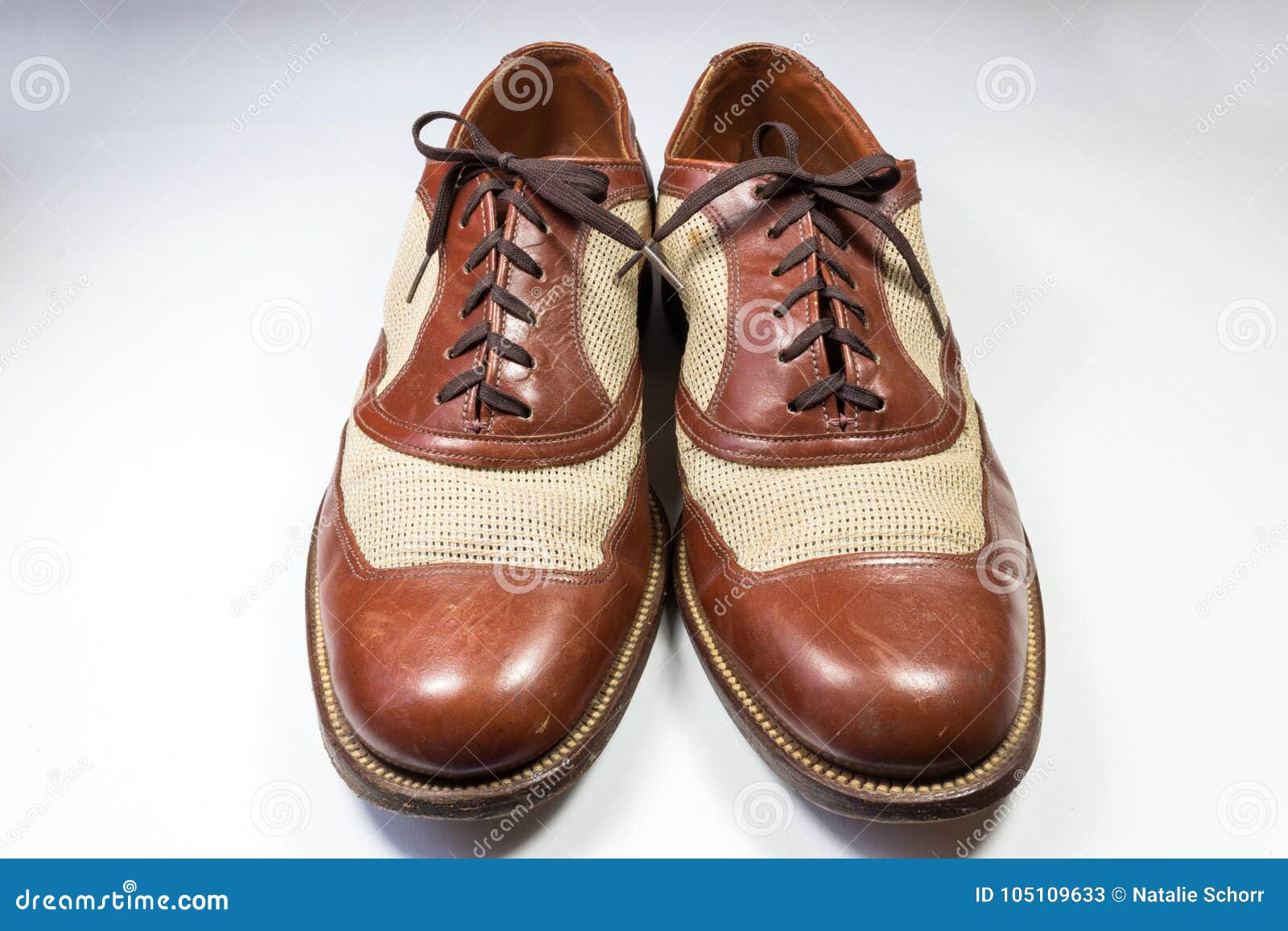 Vista Delantera Un Par De Zapatos Cuero Y De Las Correas Del Vintage Del ` S De Los Hombres Imagen de archivo - Imagen de vendimia, inconformista: 105109633