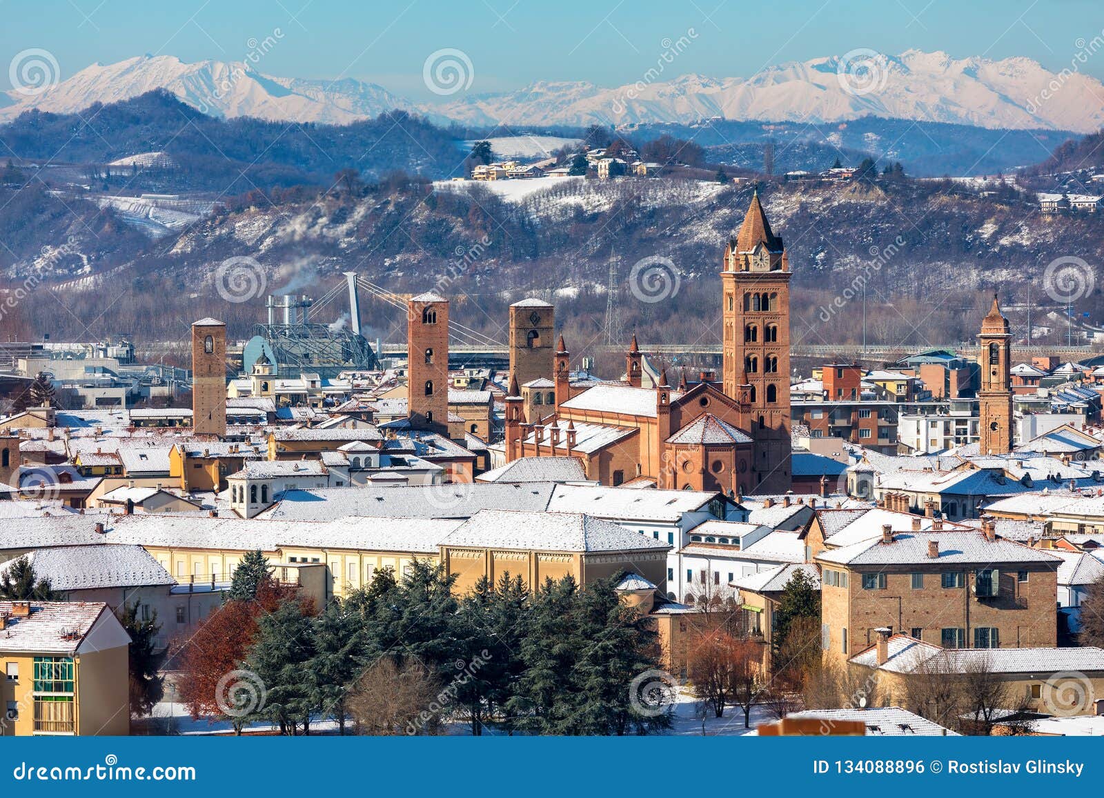 Vista Della Città Di Alba, Italia Fotografia Stock Immagine di