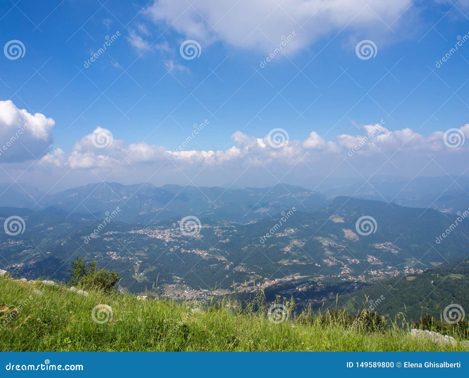 Monte Linzone, Bergamo, Italia Vista delle valli di Bergamo