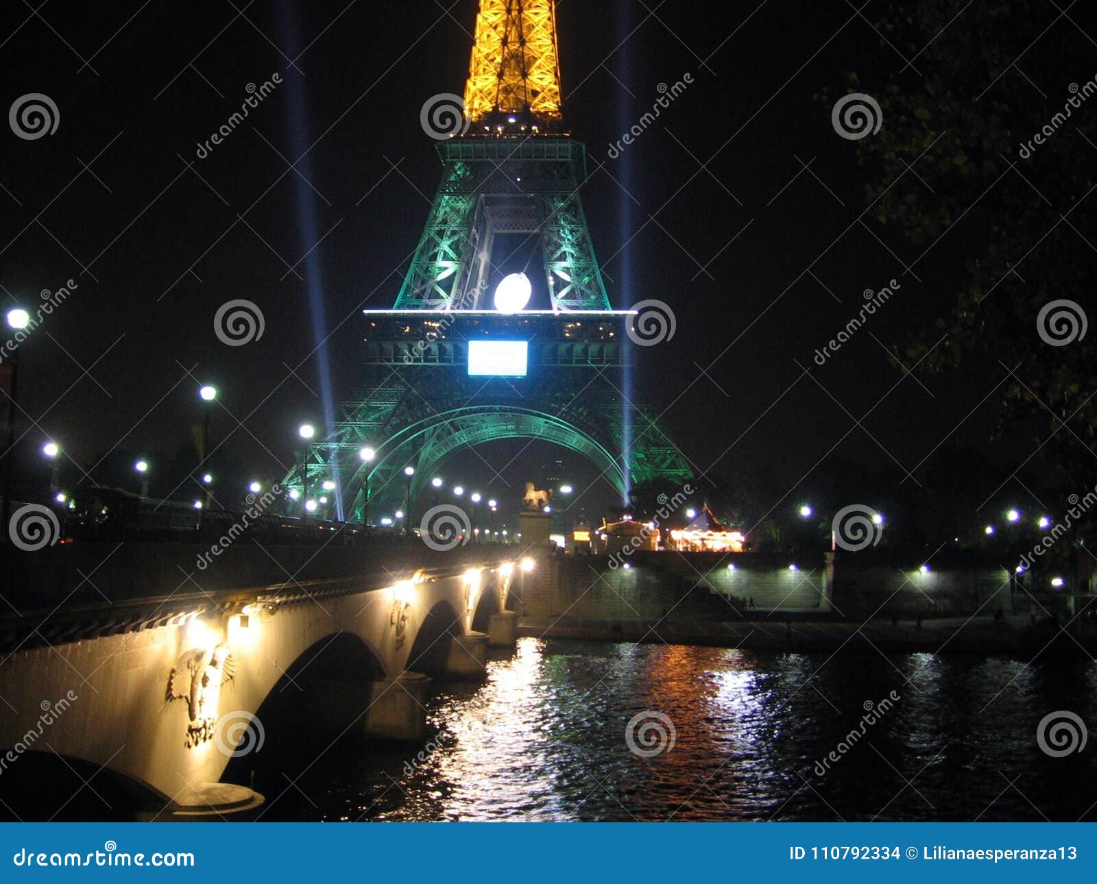 Vista Di Notte Della Parte Della Torre Eiffel Illuminata E Della Senna Nell Ottobre 07 Durante La Coppa Del Mondo Di Rugby Immagine Stock Editoriale Immagine Di Vista Notte