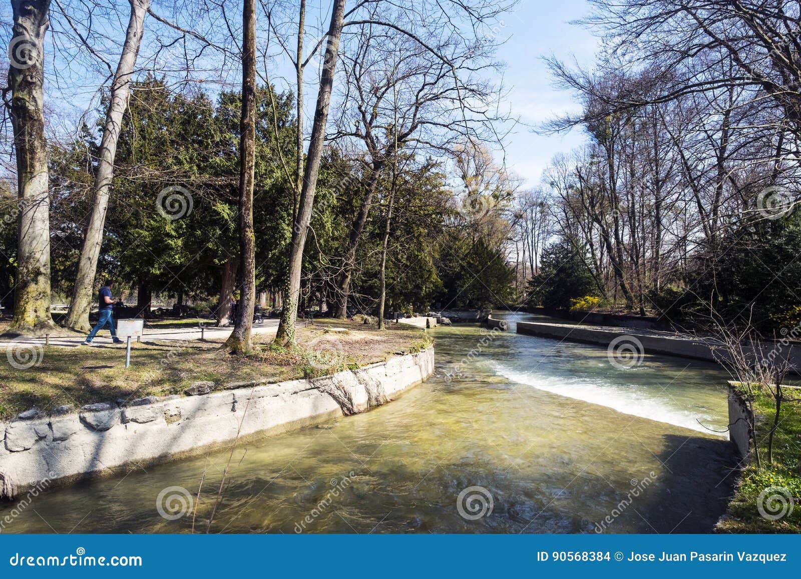 Vista Di Schwabinger Bach Al Englischer Garten a Monaco Di Baviera