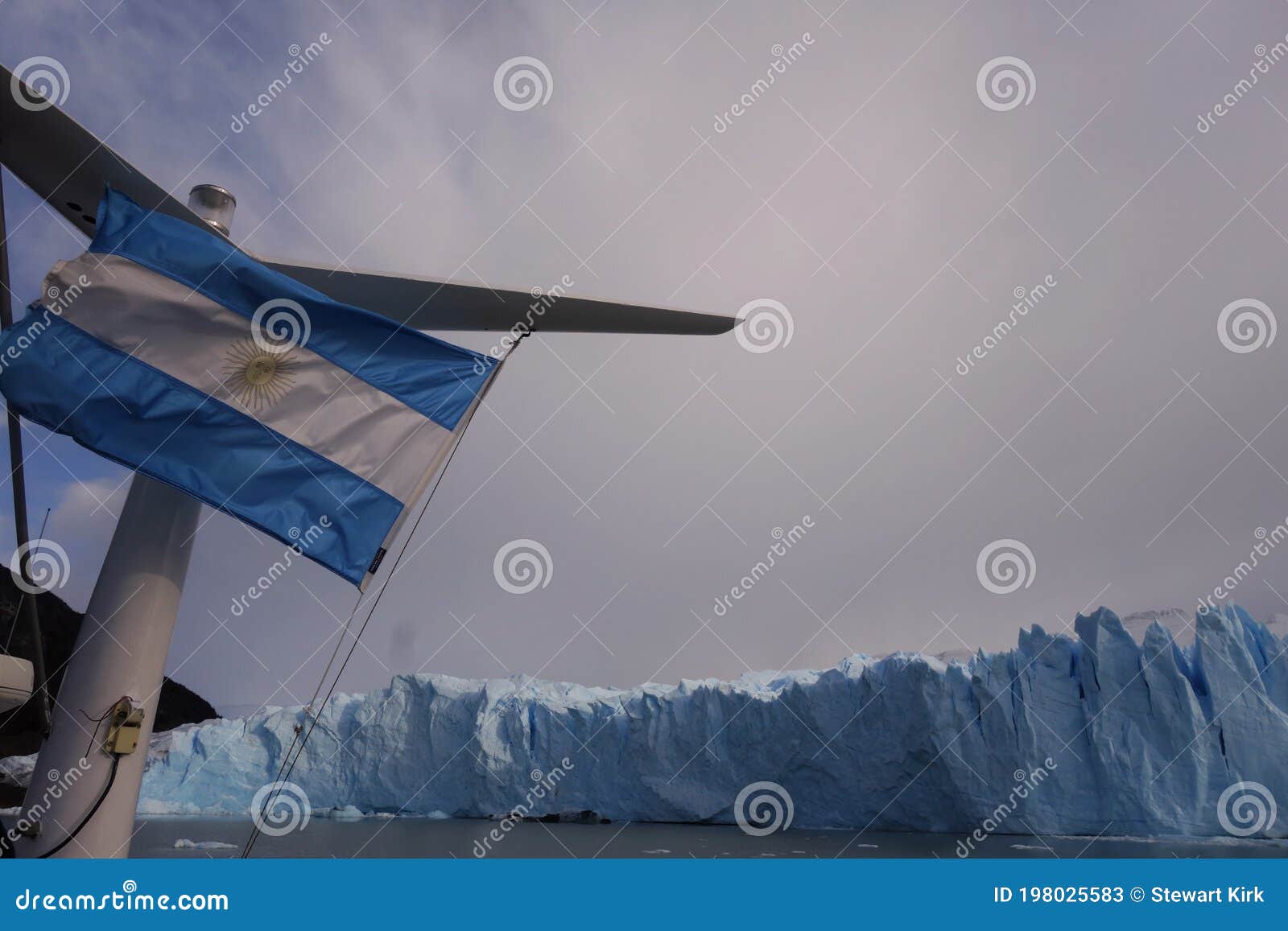 Vista Glaciar Con Bandera Argentina Imagen De Archivo Imagen De Indicador Parque Vista Glaciar Con Bandera Argentina Imagen De Archivo Imagen De Indicador Parque