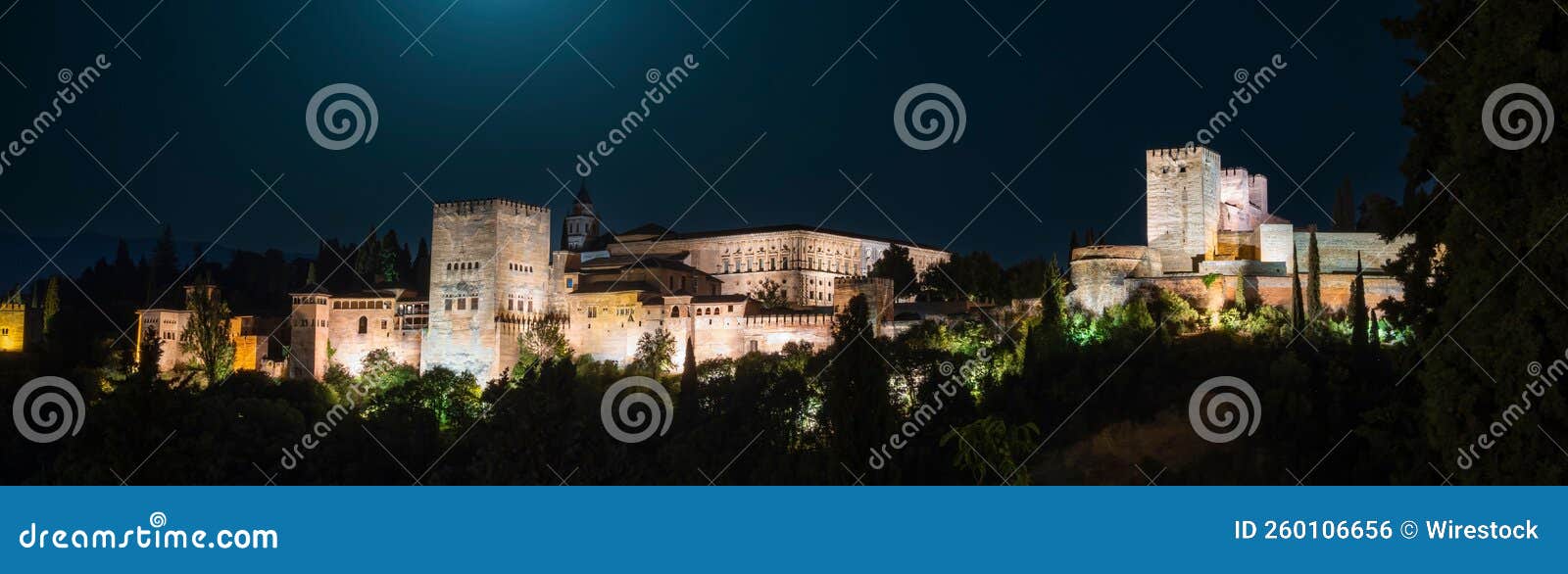 vista nocturna de la majestuosa alhambra de granada, espaÃÆÃÂ±a