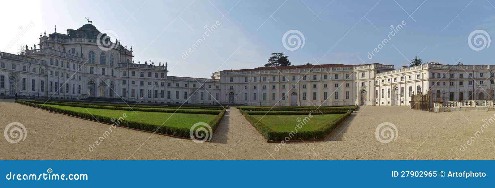 Vista panoramica del castello di Stupinigi, Torino, Italia. Panorama del palazzo di caccia di Stupinigi a Torino, Italia