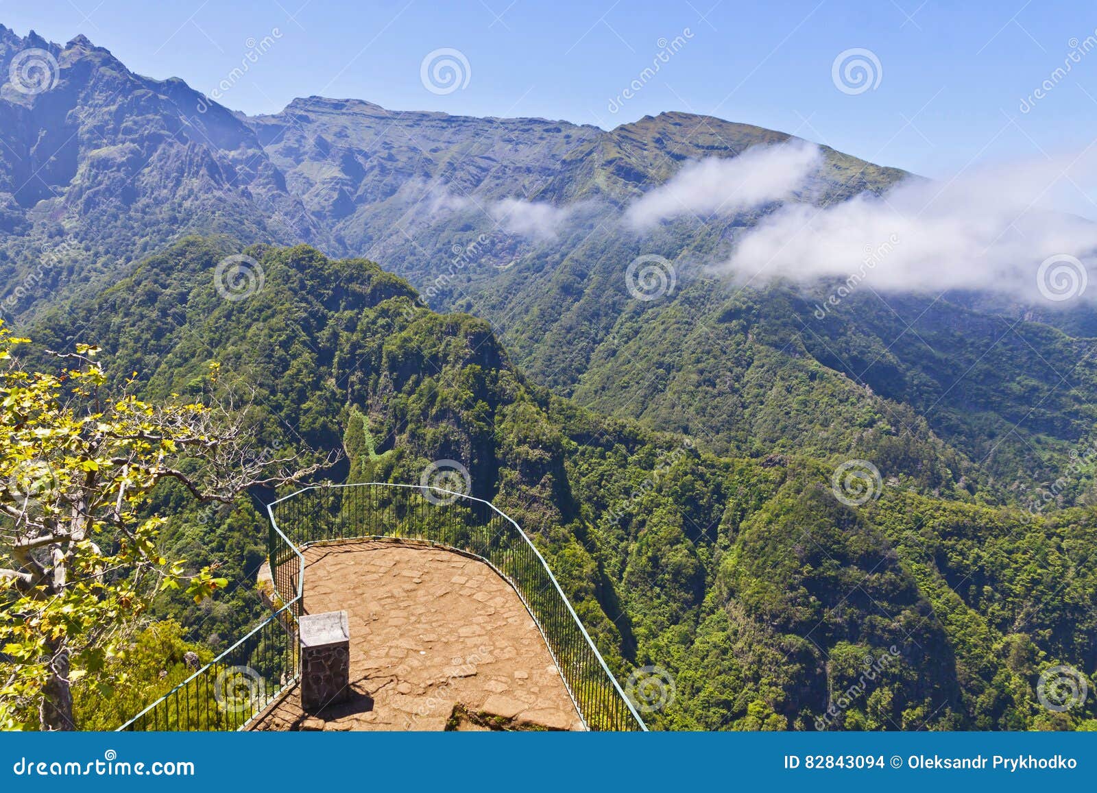 Vista Panorâmica Aérea Das Montanhas Na Ilha De Madeira Portugal Foto