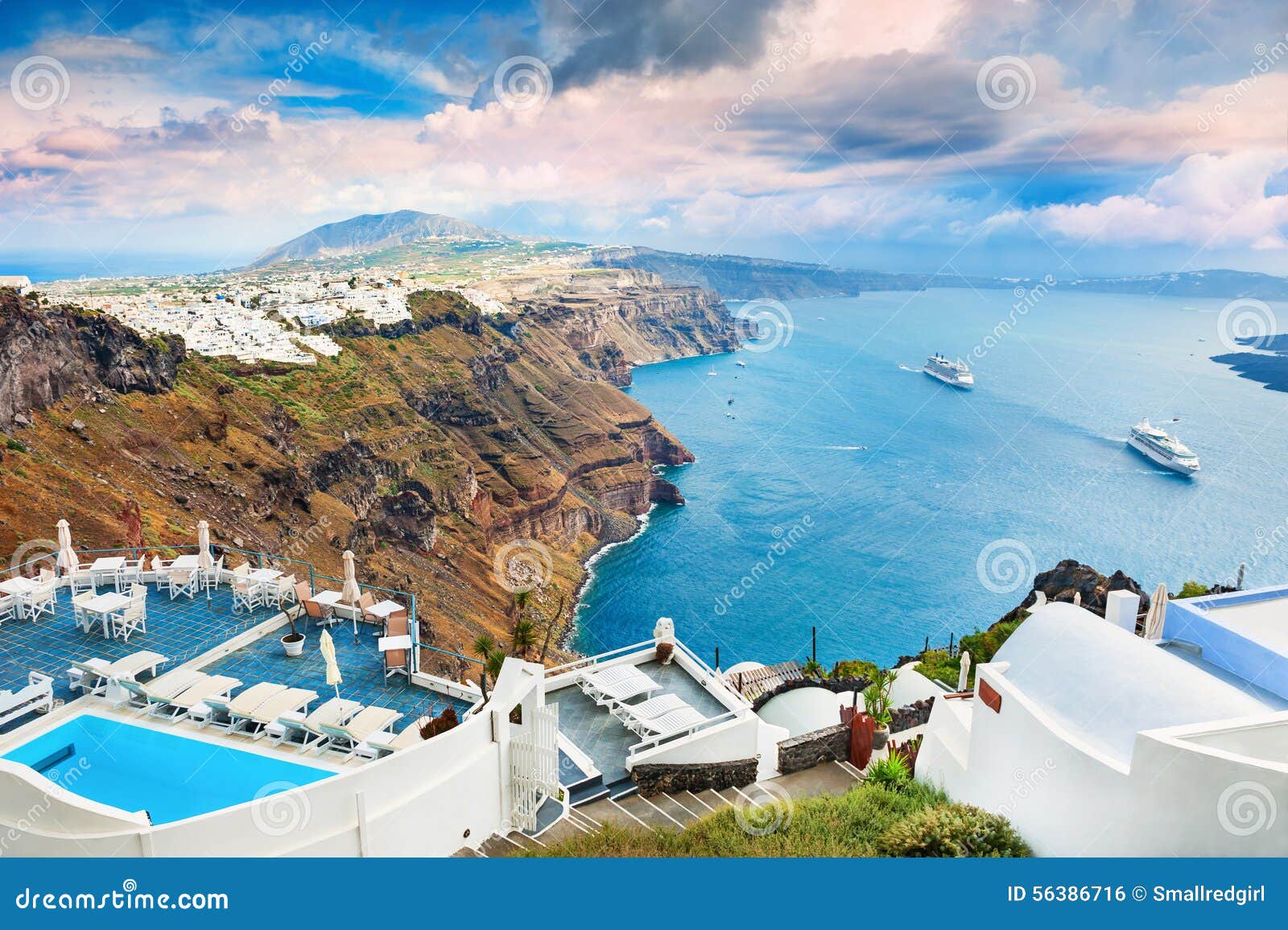 Vista panorâmica da ilha de Santorini, Grécia Paisagem bonita do verão