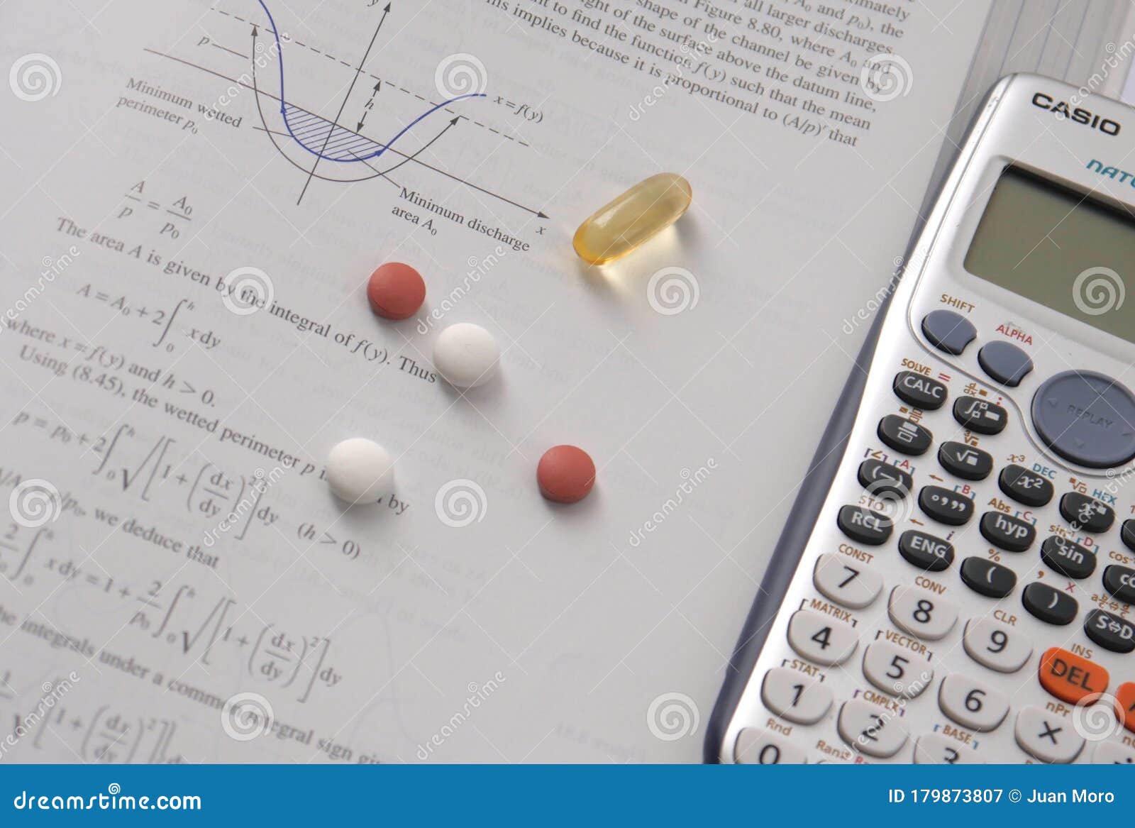 Decremento construir candidato Vitamins and Omega 3 Fish Oil Food Supplements on a Math Book Editorial  Photography - Image of provigil, adhd: 179873807