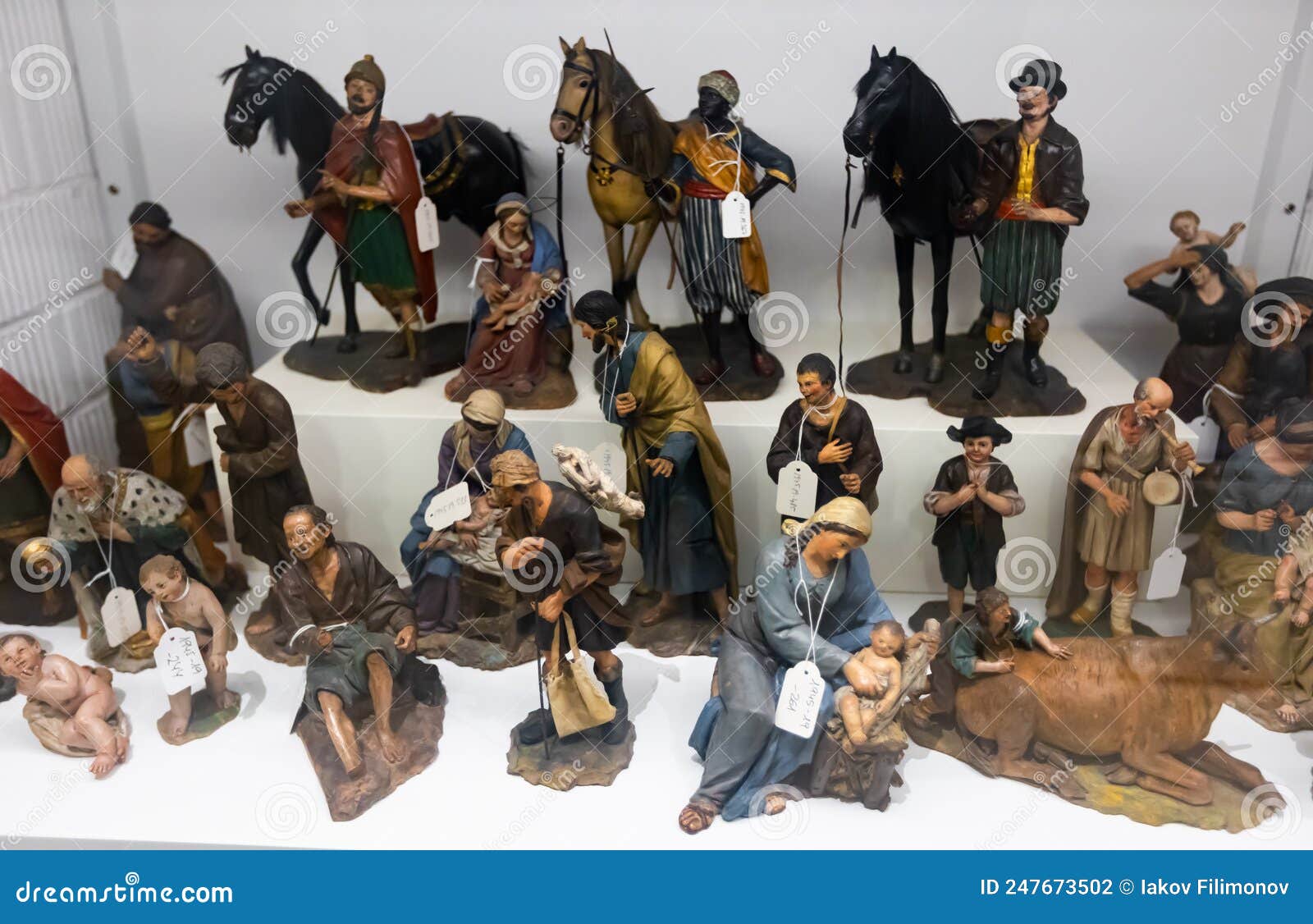 Vitrine Avec Collection De Figurines Au Musée De L'ethnologie à Barcelone  Espagne Photographie éditorial - Image du caractère, figurine: 247673502