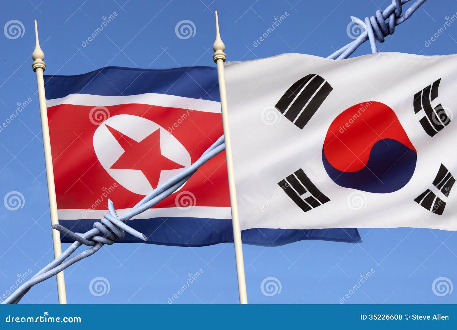 Vlaggen Van Het Noorden En Zuid Korea Stock Foto Vlaggen Van Het Noorden En Zuid Korea Stock Foto