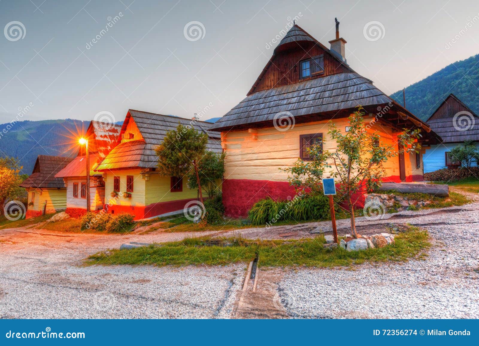 Vlkolinec stockfoto. Bild von hölzern, häuschen, protokoll - 72356274