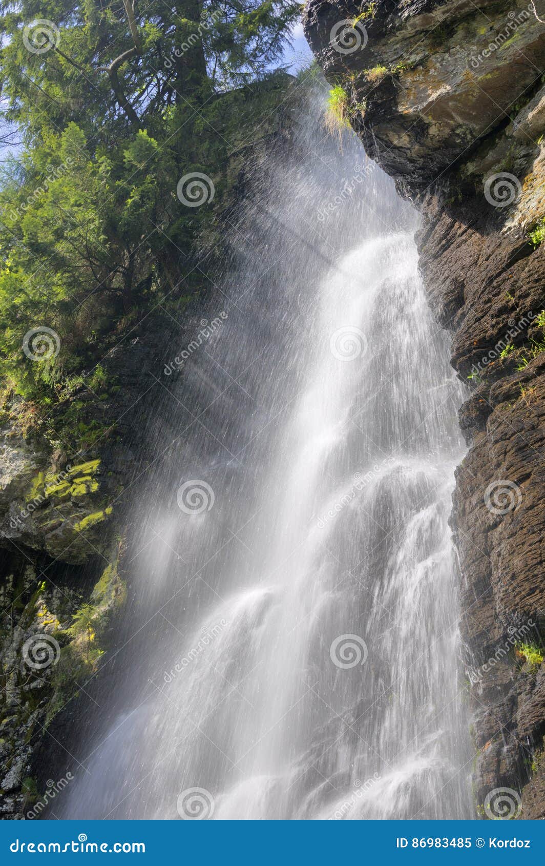 vodopad bystre waterfall
