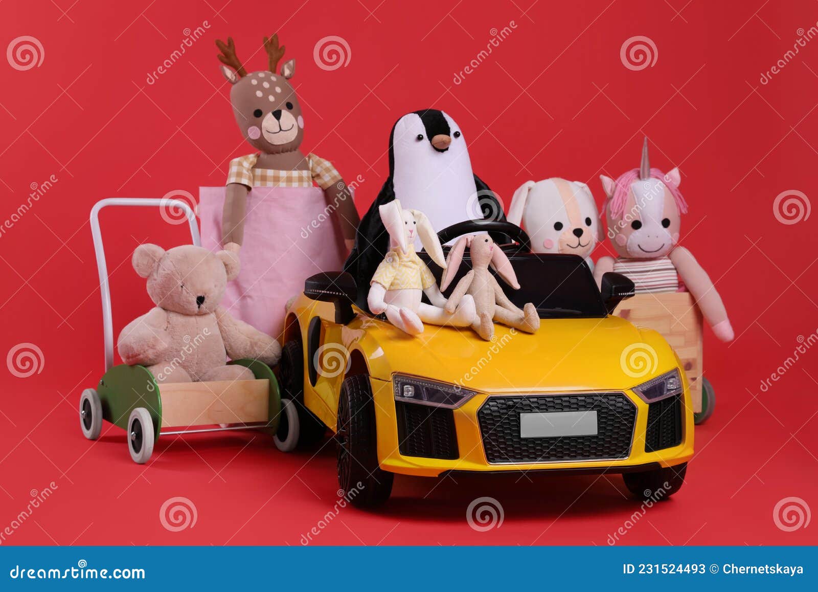 collection de jouets pour enfants avec ours en peluche voiture