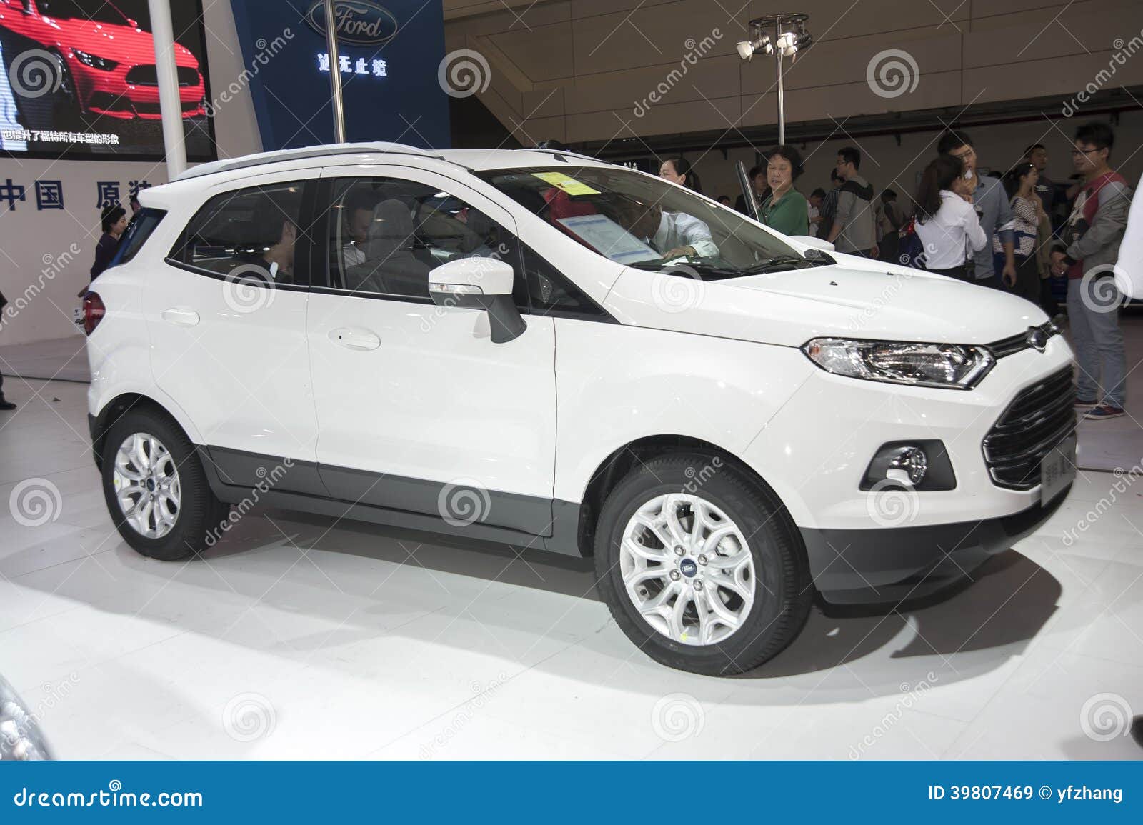 https://thumbs.dreamstime.com/z/voiture-blanche-d-ecosport-de-gu-39807469.jpg