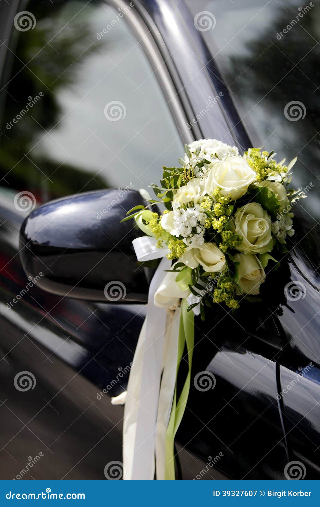 Fleurs mariage - décoration de rétroviseurs voiture