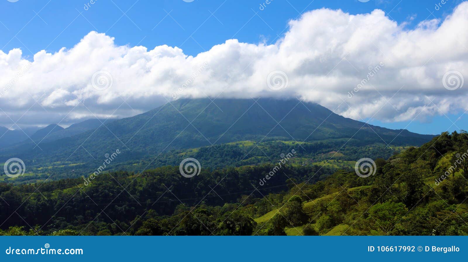 arenal volcano in costa rica central america volcan active
