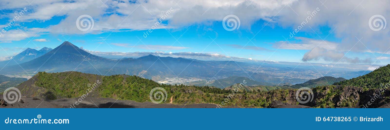 volcan pacayan in antigua, guatemala