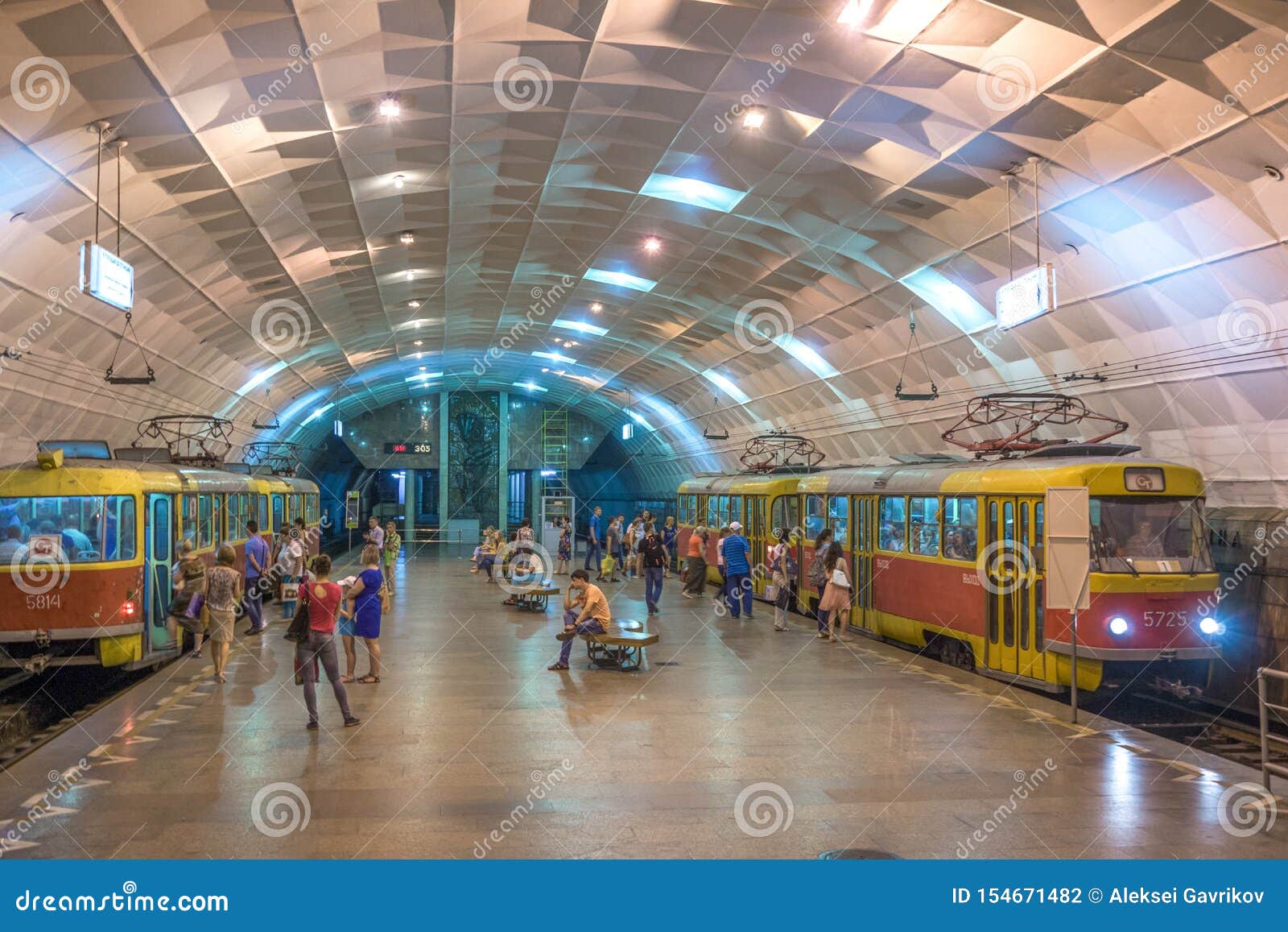 volgograd-russia-train-station-inside-metro-people-changing-train-volgograd-russia-train-station-inside-154671482.jpg