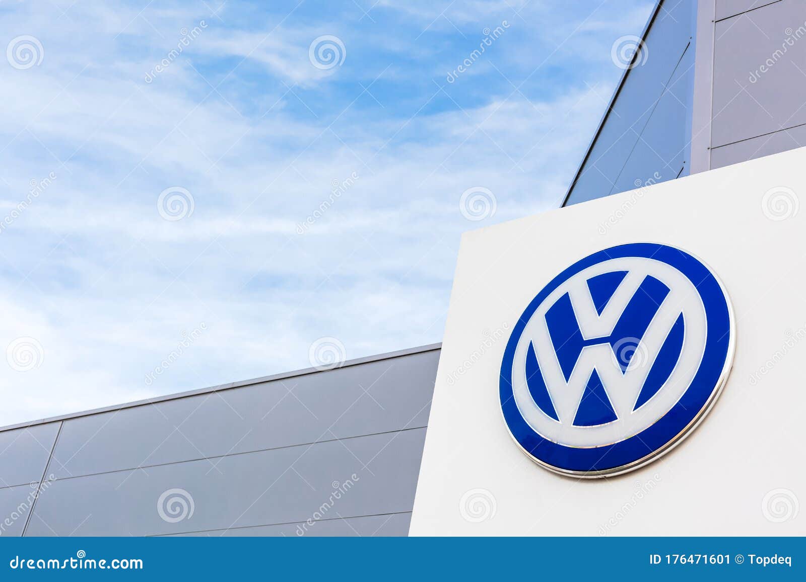 Thương hiệu Volkswagen từ lâu đã được yêu thích bởi sự độc đáo và đẳng cấp của các sản phẩm của mình. Với thiết kế đơn giản và tinh tế, xe Volkswagen mang lại cảm giác sang trọng và hiện đại cho chủ nhân của nó. Xem ngay hình ảnh để cảm nhận được phong cách đặc trưng của hãng xe nức tiếng này.
