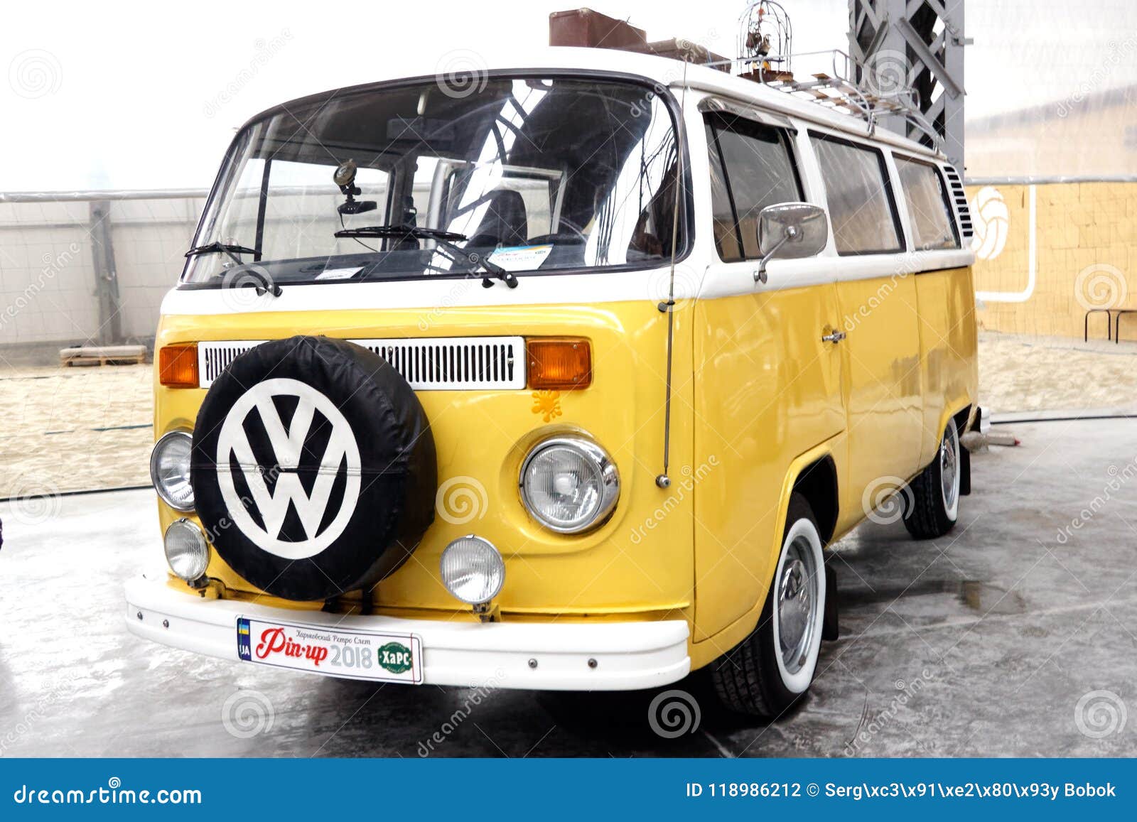 Planeet overspringen onderhoud Volkswagen Transporter T2 Vintage Bus - Stock Image Editorial Photography - Image of antique, machine: 118986212 Planeet overspringen onderhoud Volkswagen Transporter T2 Vintage Bus - Stock Image Editorial Photography - Image of antique, machine: 118986212