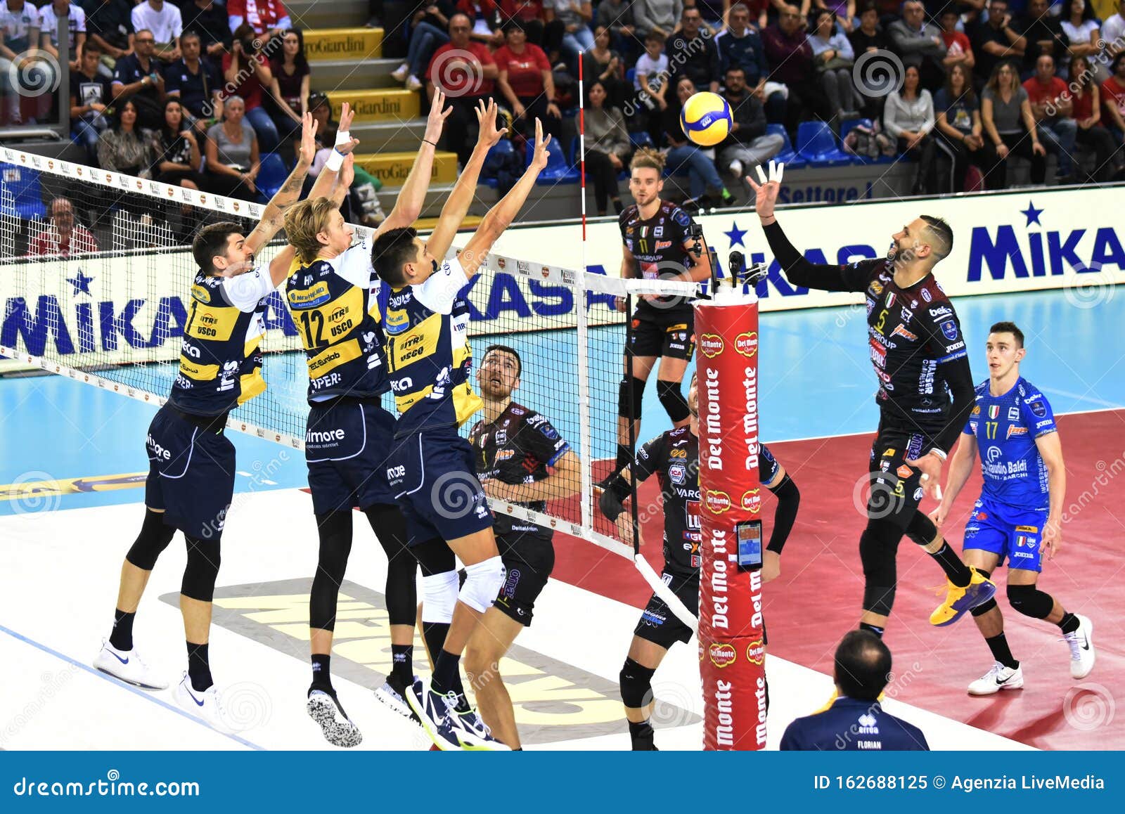 Volleyball Italina Supercup Men Cucine Lube Civitanova Vs Modena Volley ...