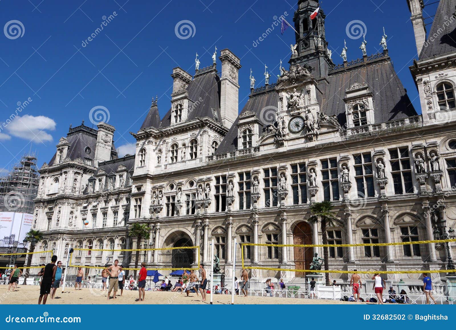 Volleyball in Paris editorial photography. Image of ville - 32682502