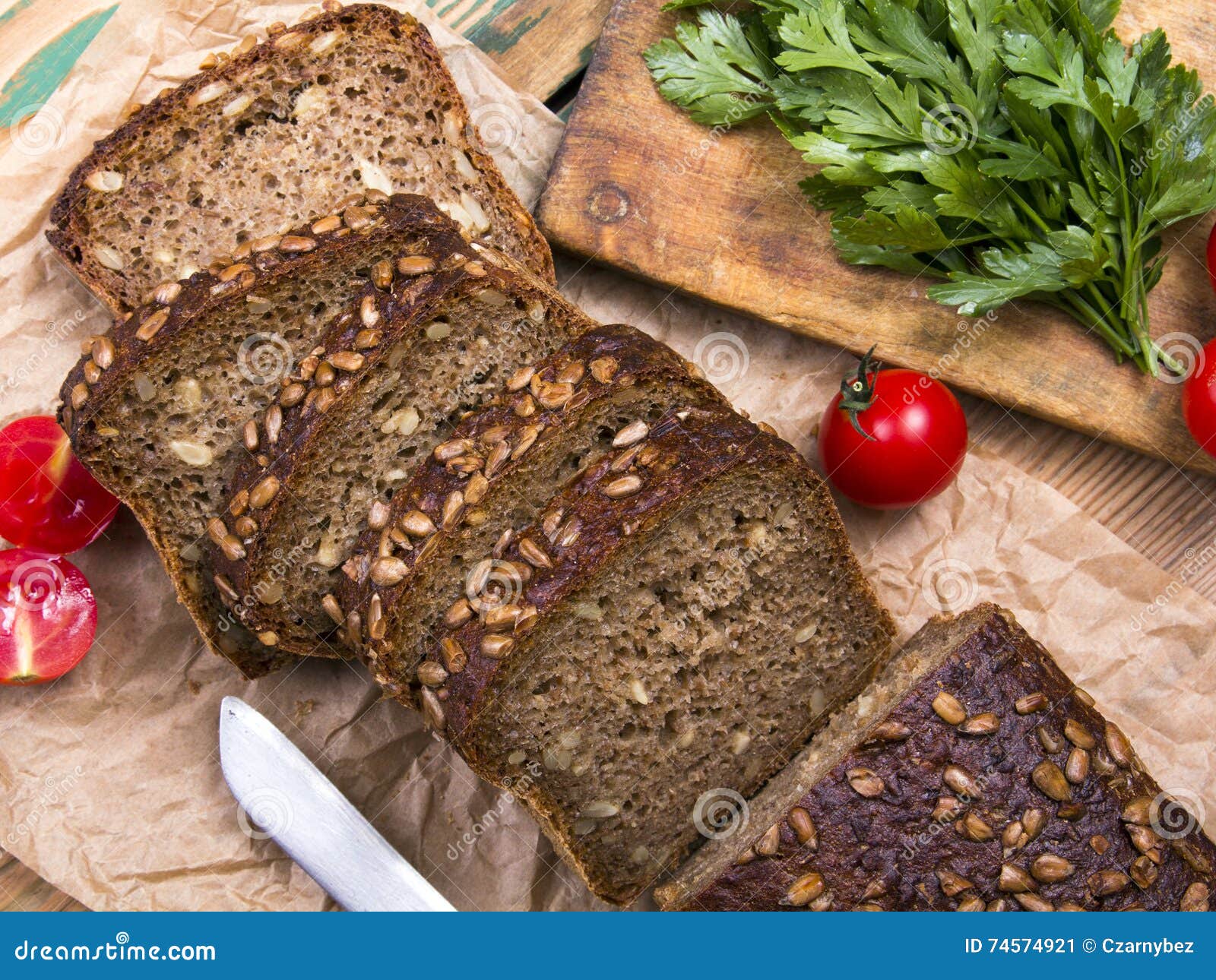 Vollkornbrot Mit Sonnenblumensamen Stockbild - Bild von nahrung ...