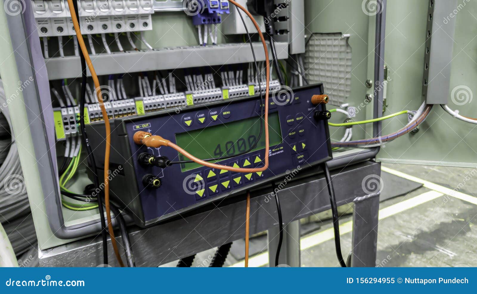 voltage source calibrator device