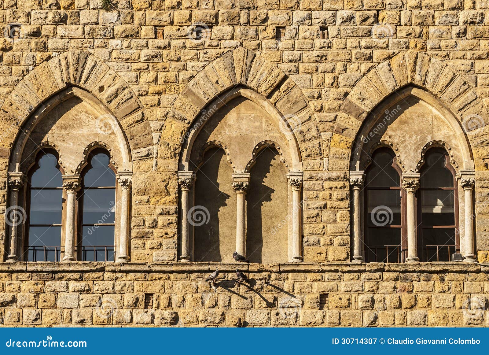 Volterra (Pisa) Drei Zweiflügelige Fenster Stockbild