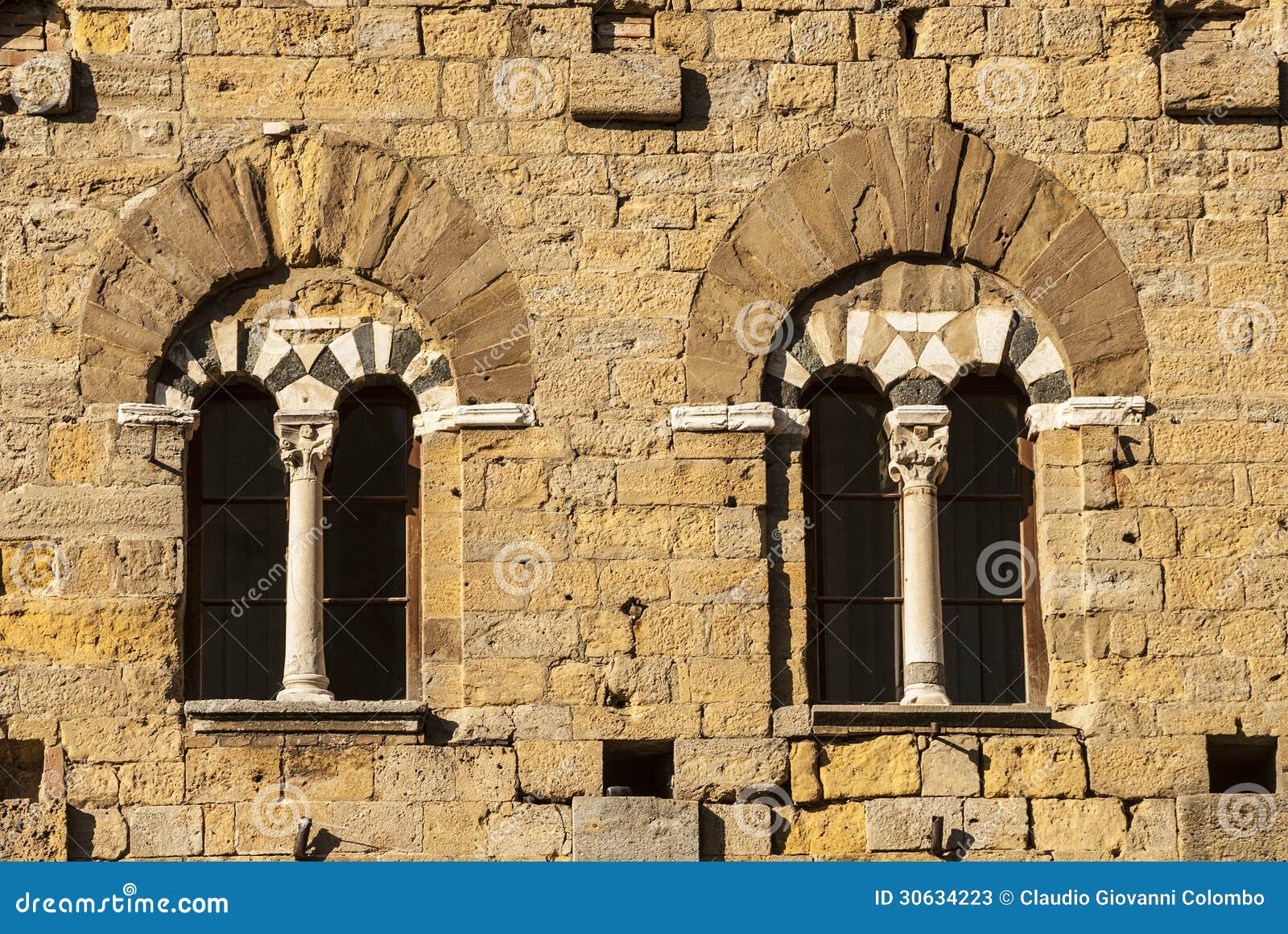 Volterra (Pisa) Zwei Zweiflügelige Fenster Stockbild