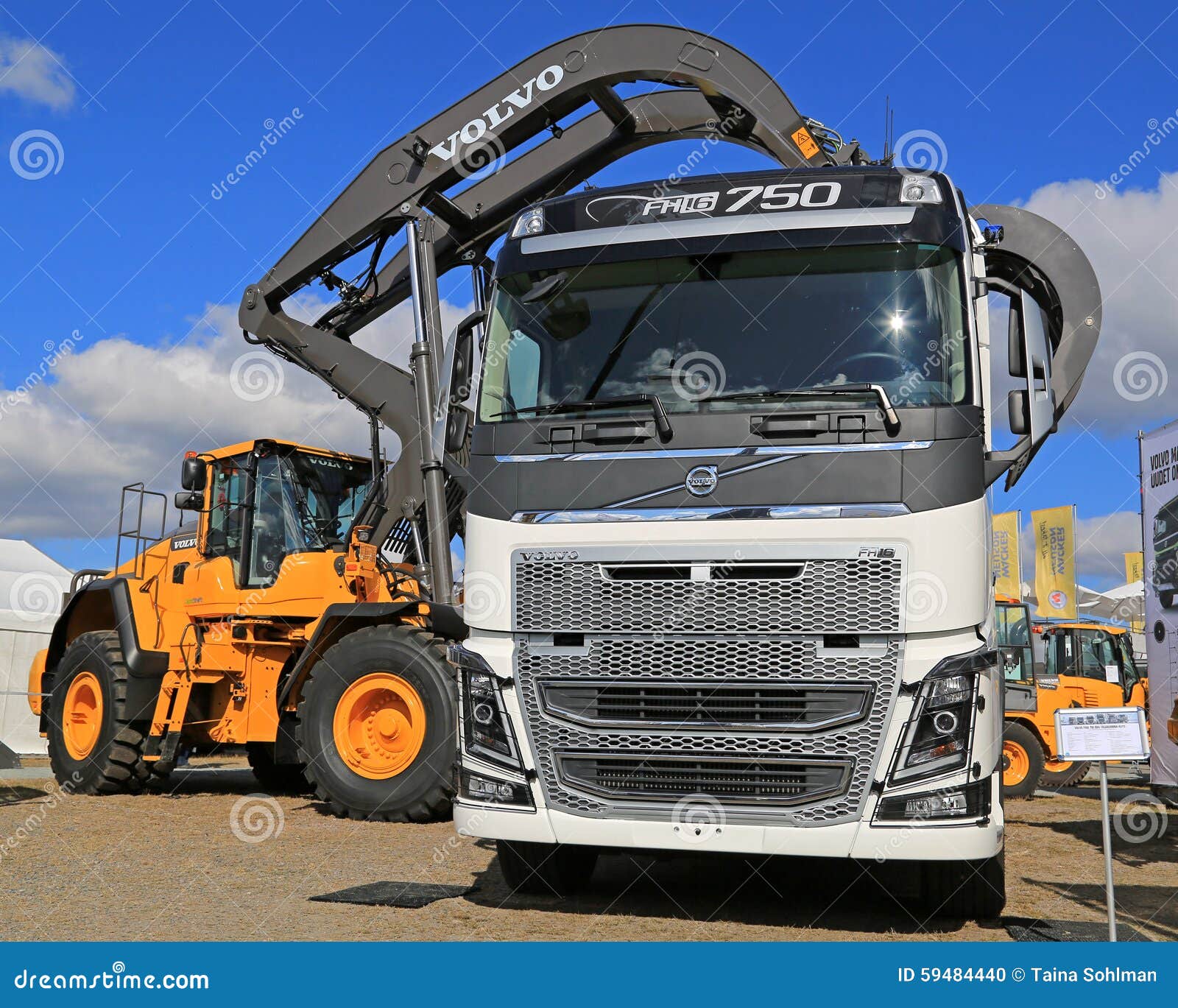 Volvo Fh16 750 Truck And Wheel Loader With Log Grapples Editorial Image Image Of Lorry Blue 59484440