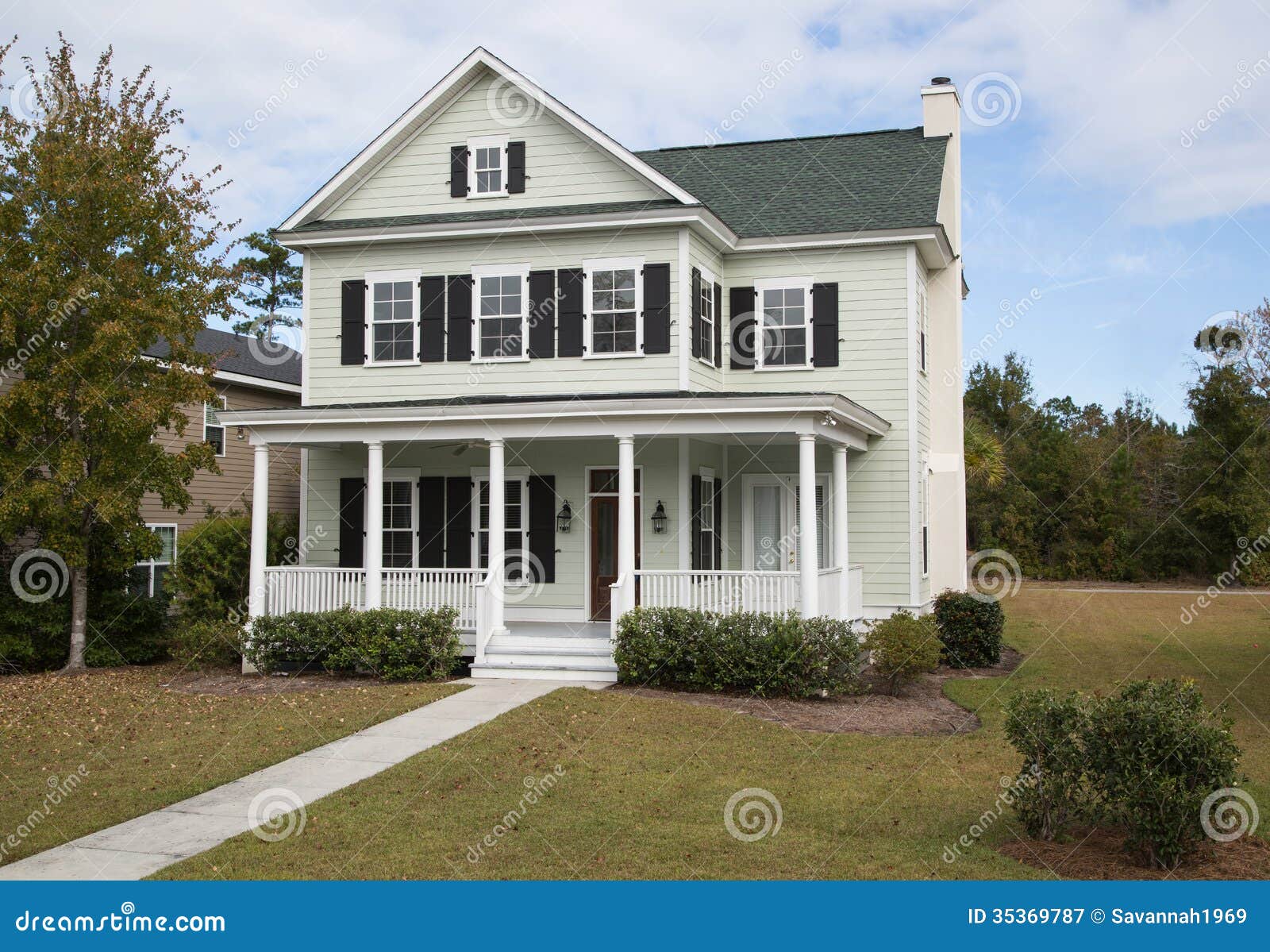Vorstadthaus stockbild. Bild von außen, holz, haus, aufbau - 35369787
