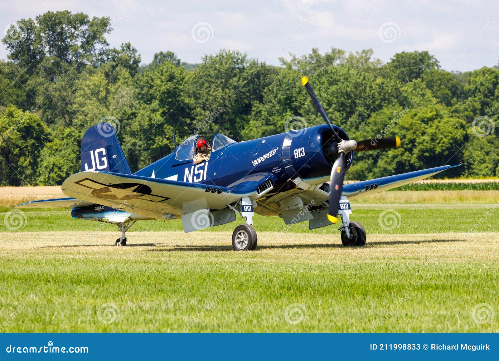 vought-f-u-corsair-taxing-green-grass-runway-genneseo-new-york-united-states-july-blue-vought-f-u-corsair-world-war-ii-211998833.jpg
