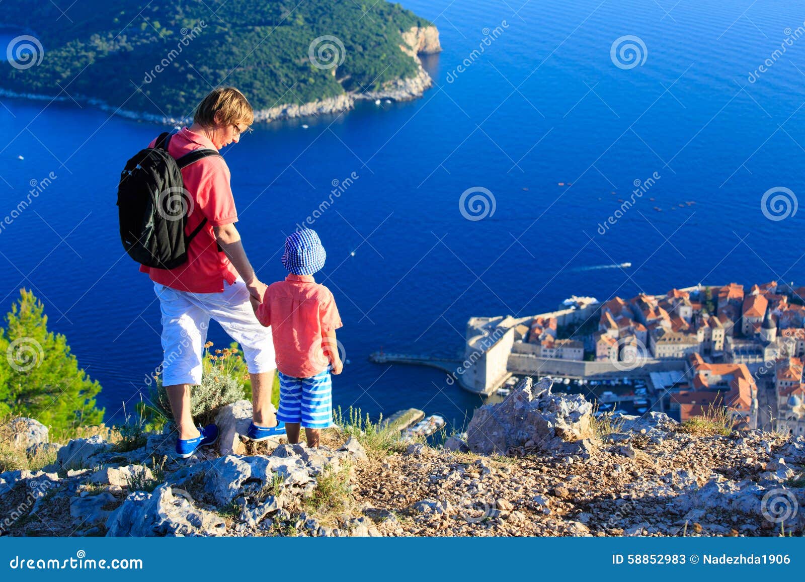 Voyage de père et de fils en Europe. Le père et le fils voyagent en Europe, Croatie