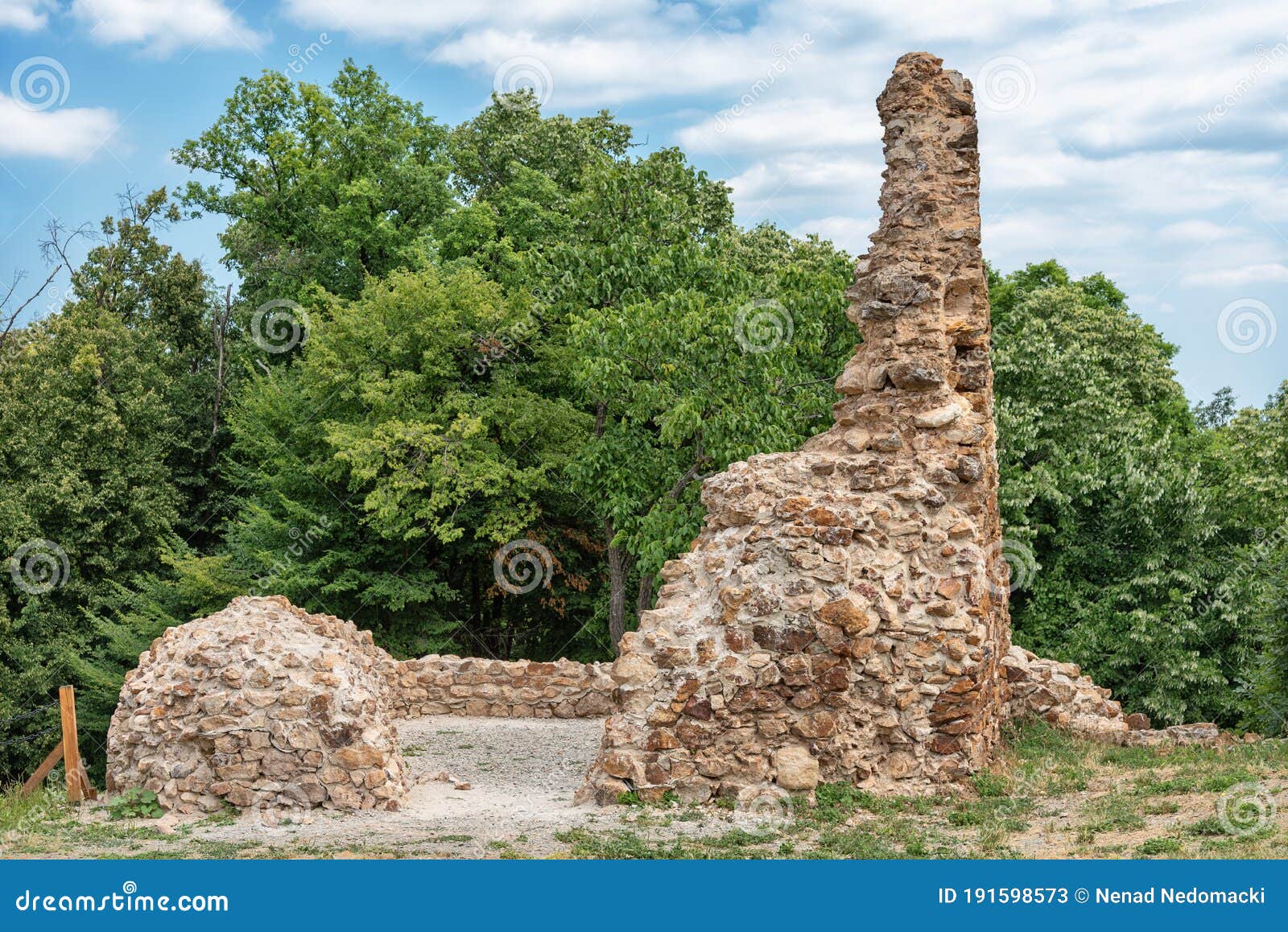 vrdnik tower serbian: vrdnicka kula is a ruined tower on fruska gora.