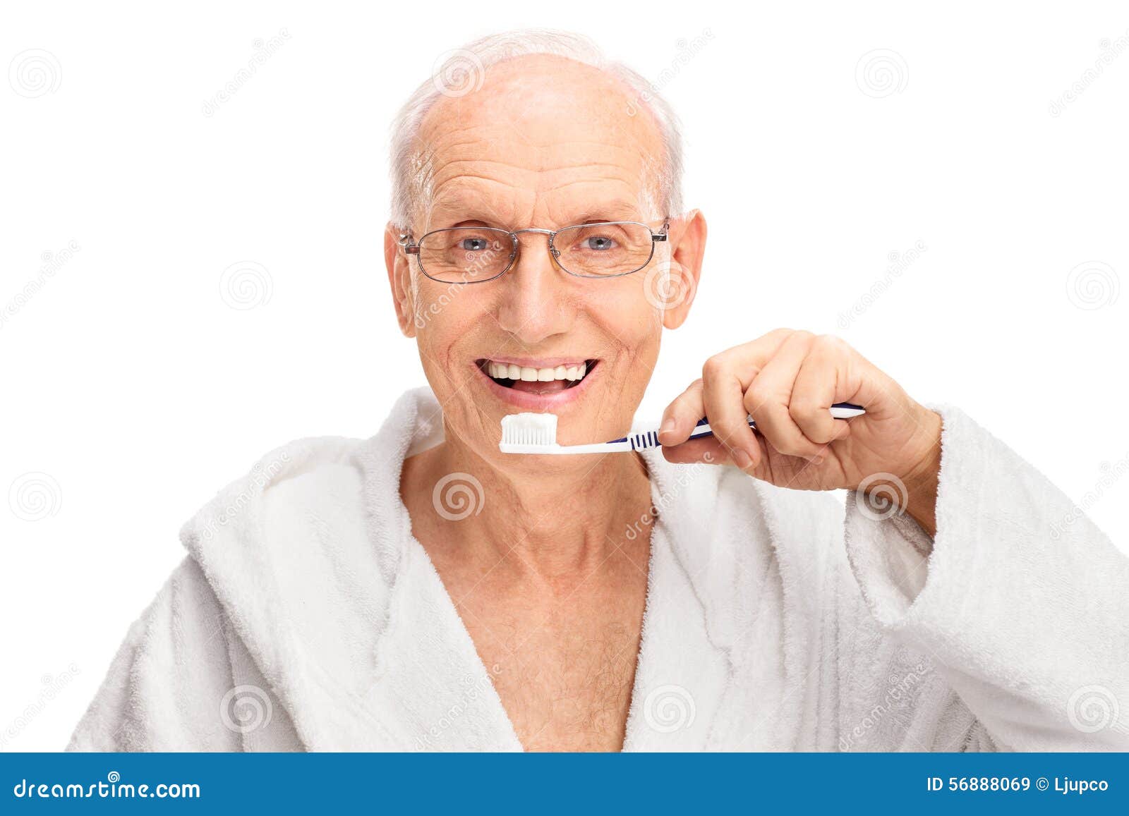 Vrolijke Oudste Die Zijn Tanden Borstelen Stock Afbeelding - Image of