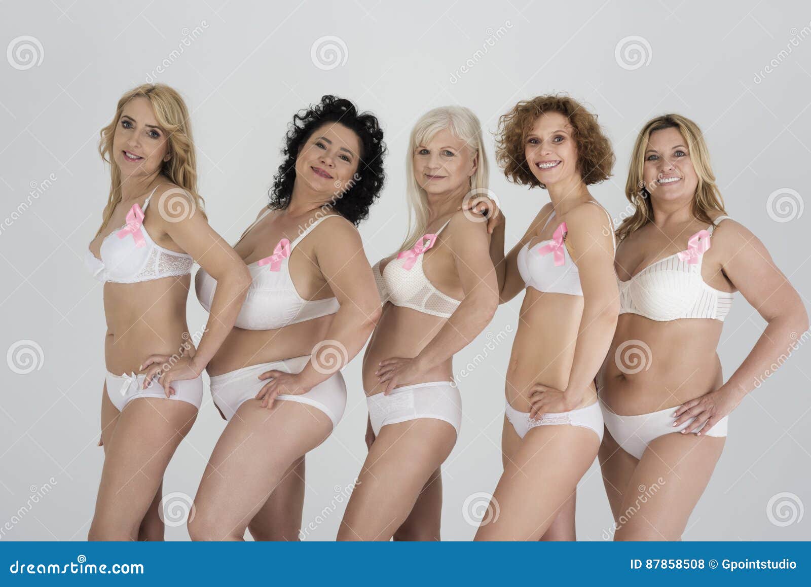 impuls Redding Cornwall Vrouwen in ondergoed stock foto. Image of borst, wijfje - 87858508