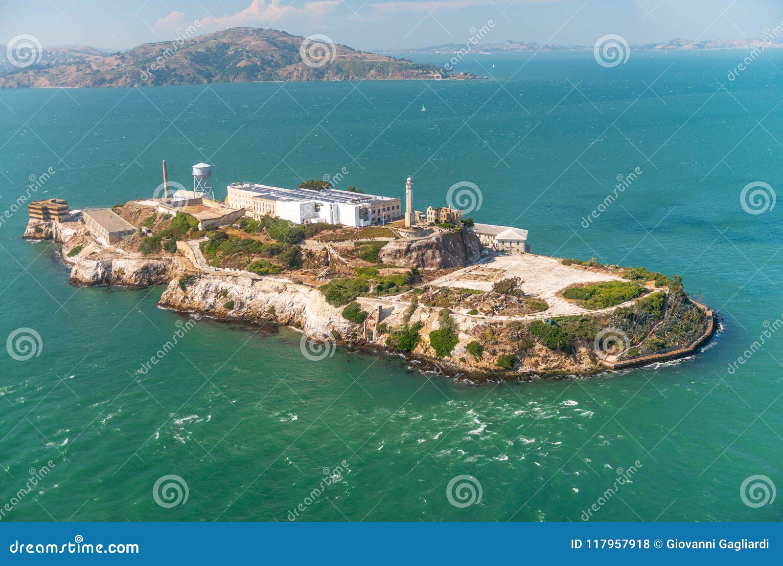 Vue Aérienne D'île D'Alcatraz D'hélicoptère, San Francisco Photo stock - Image du réflexion, historique: 117957918