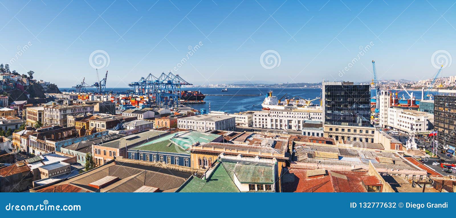 Vue Aérienne Panoramique De Port De Valparaiso De Colline De