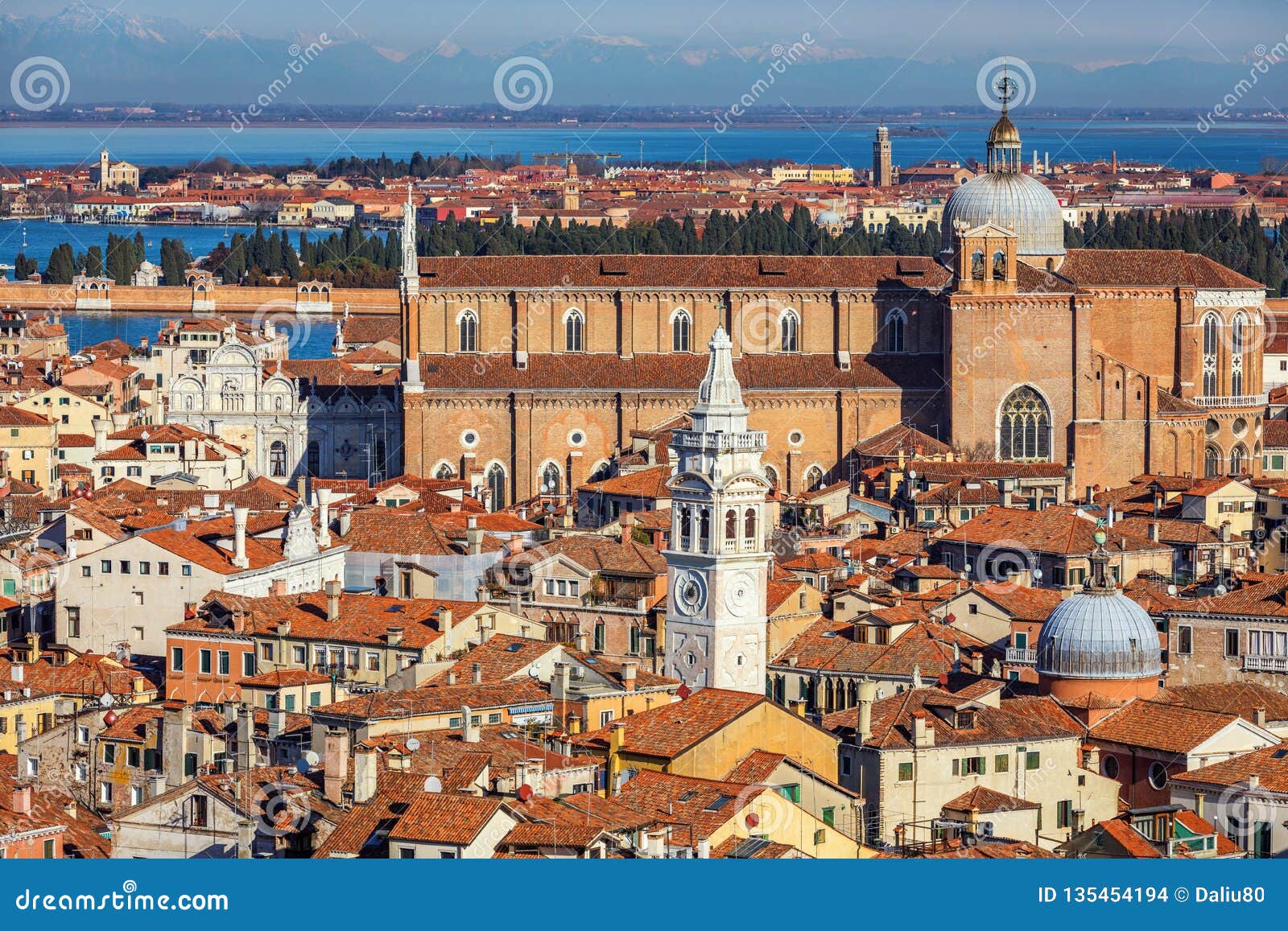 Vue Aerienne Panoramique De Venise Avec Les Toits Rouges Venetie Italie Vue Aerienne De La Ville De Venise Italie Venise Est U Photo Stock Image Du Rouges Toits