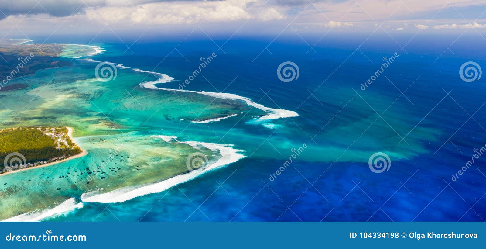 Vue Aérienne De La Cascade Sousmarine Mauritius Panorama Photo stock Image du horizontal