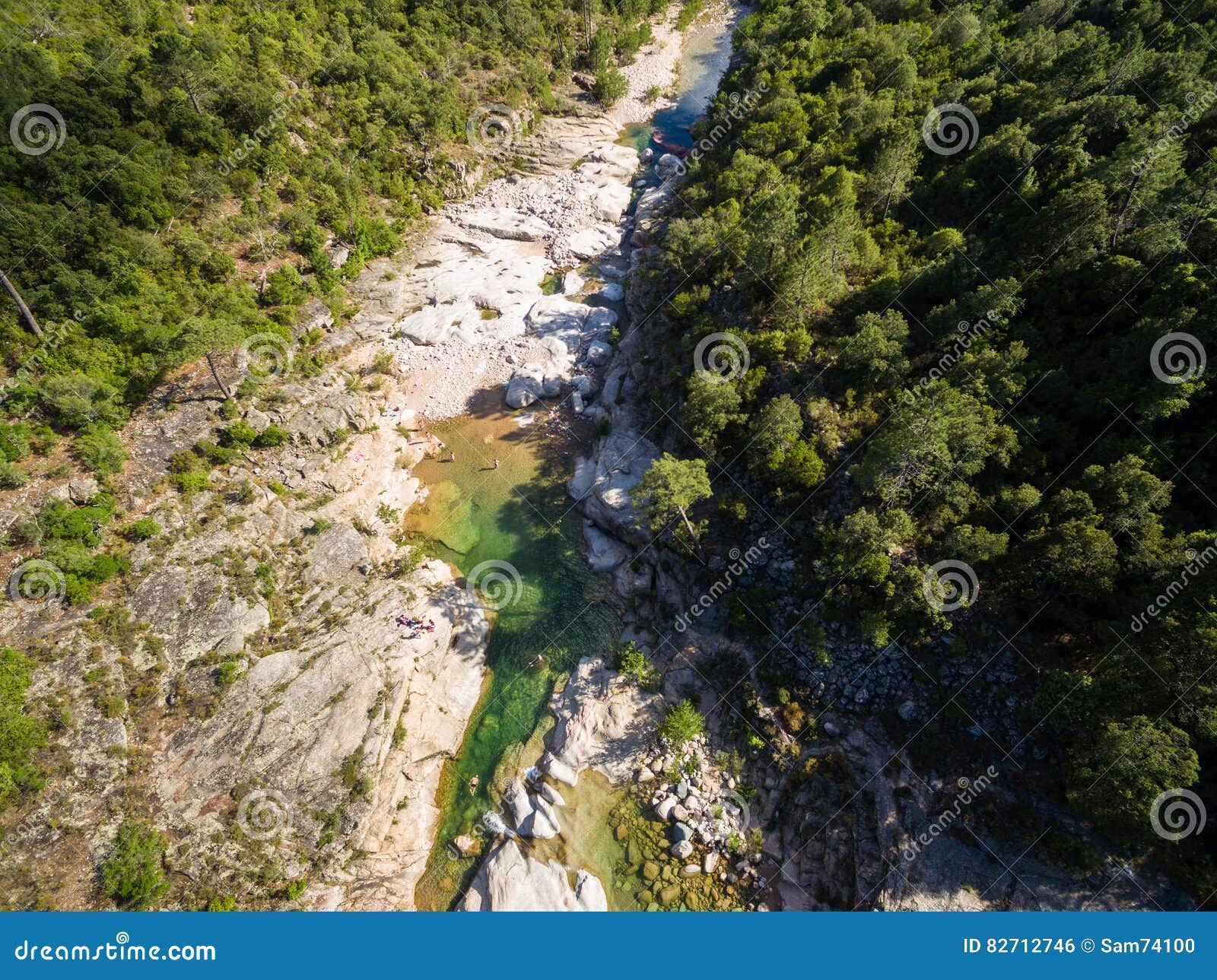 Vue Aérienne De Piscine Naturelle De Cavu Près De Tagliu Rossu Et De
