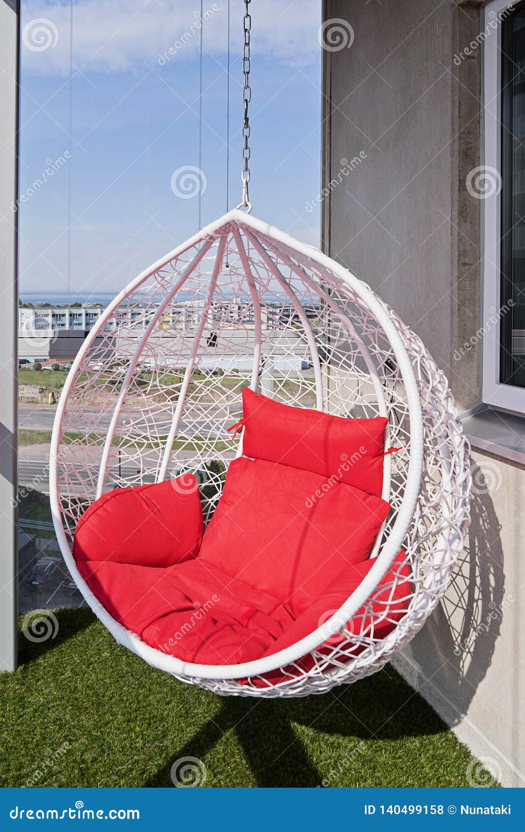 conception de une confortable moderne balcon avec une doux chaise et les  plantes. 28633037 Photo de stock chez Vecteezy