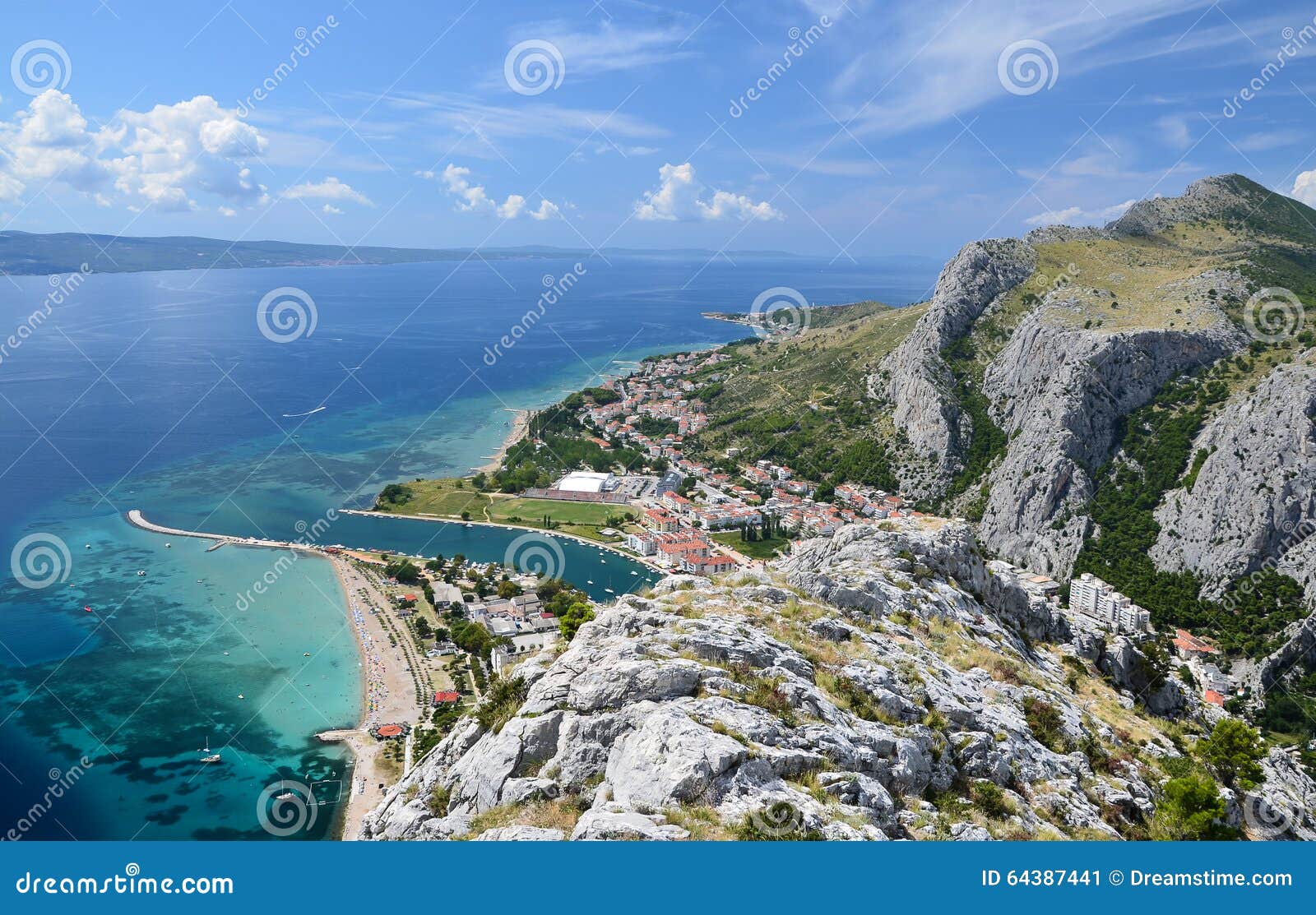 Vue de mer à partir du dessus. Vue de mer du sommet en Croatie, Omis