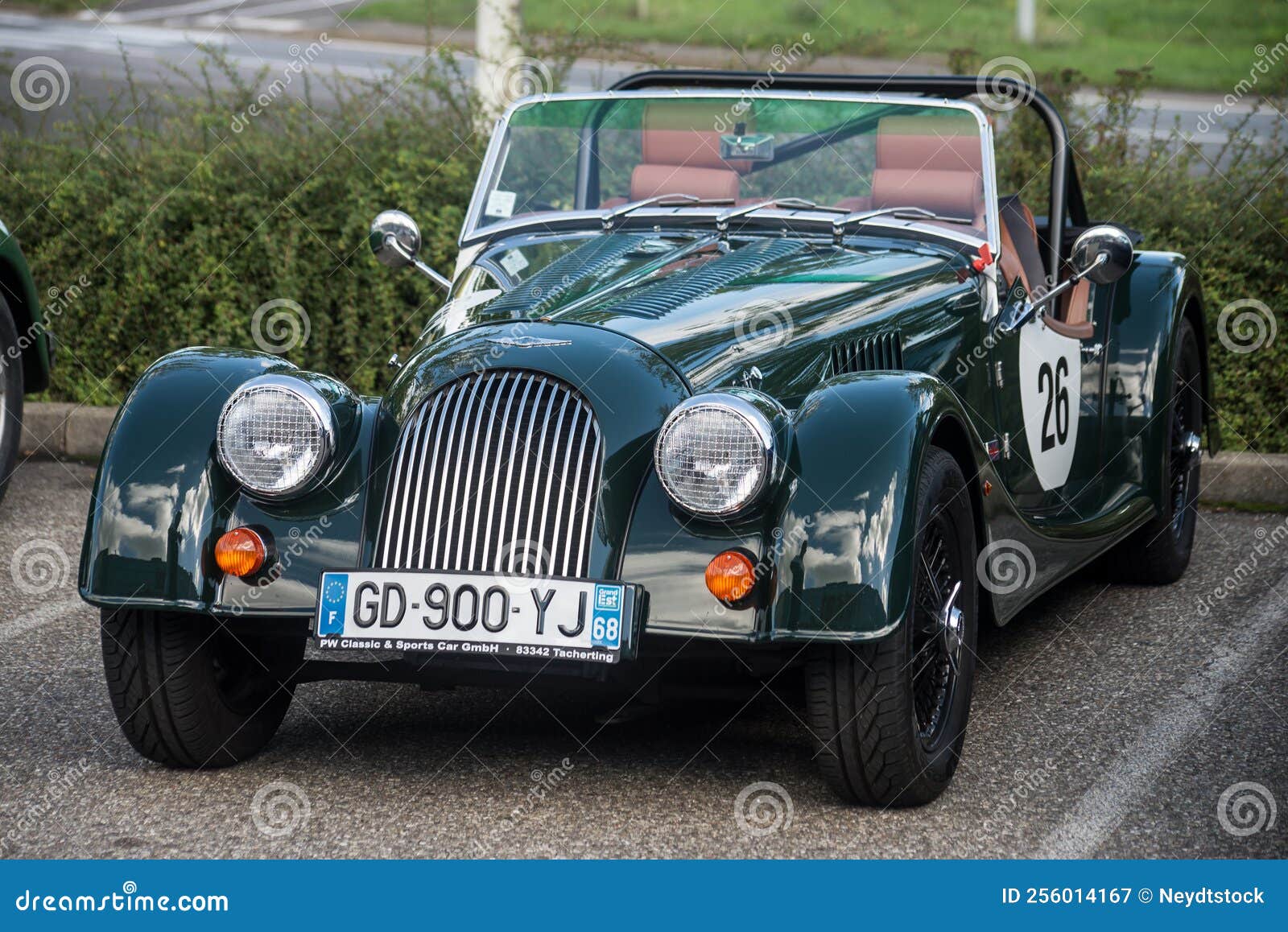 Vue Frontale De Vintage Morgan Convertible Voiture Garée Dans La Rue  Photographie éditorial - Image du rétro, ramassage: 256014167