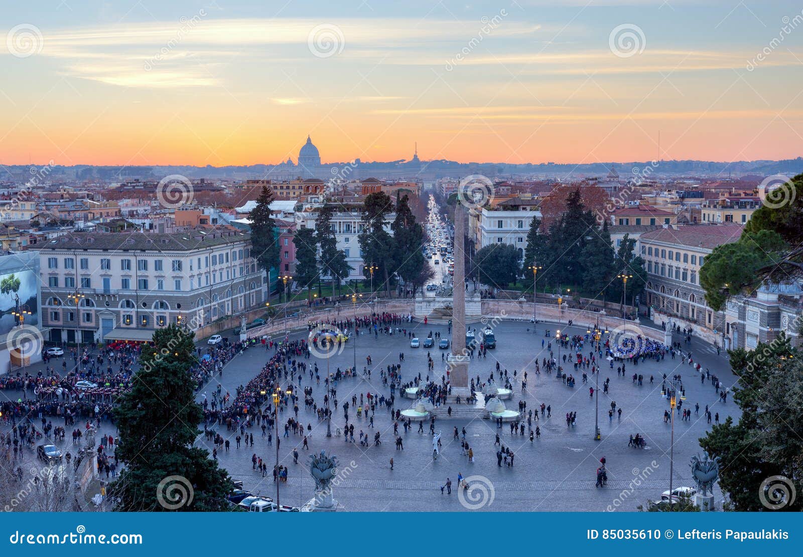 Vue Panoramique De Piazza Del Popolo Au Coucher Du Soleil