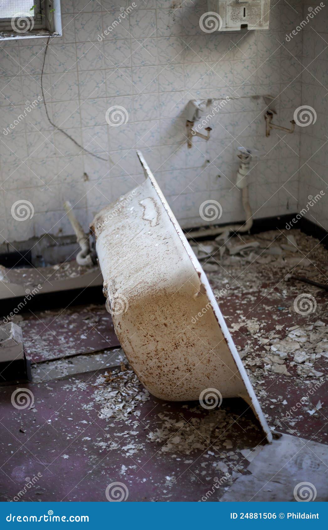 Vuil oud bad stock foto. Image of glas, vuil, depressie 24881506