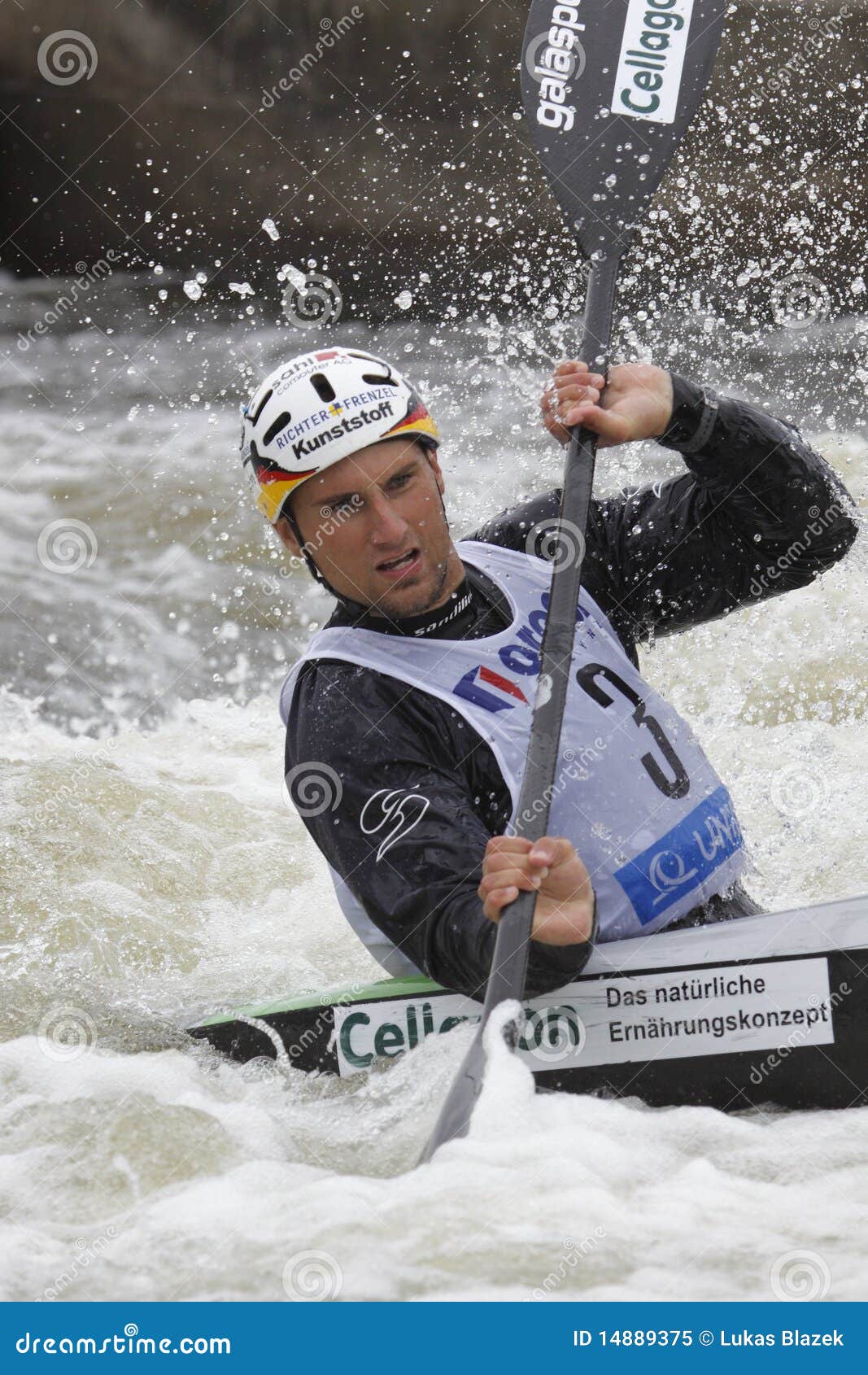 Värld för vatten för slalom för race för alexander koppgrimm. 6 20 2010 germany för händelsen för den alexander kanotkoppen tjeckiska grimm rymde för den prague för stället för mötet k1 republiken racen, semifinal somslalom tog världen