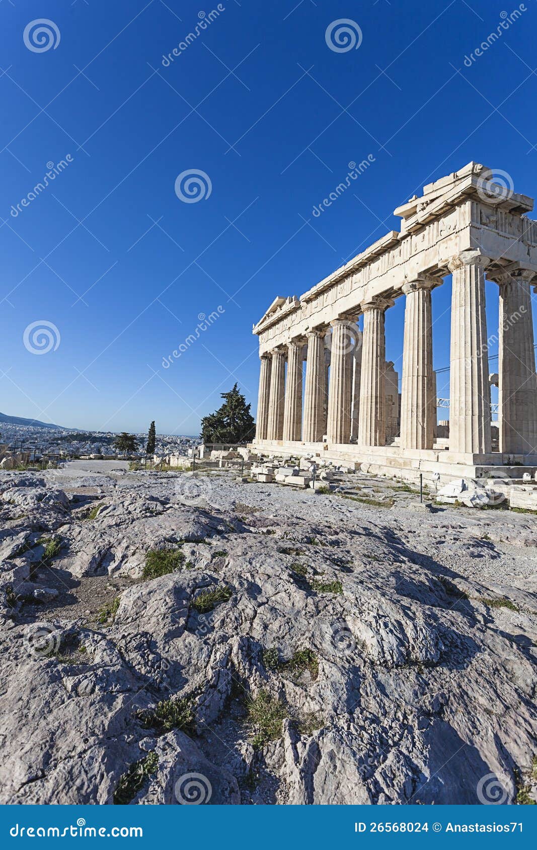 W Akropolu Parthenon świątynia. Akropol i Parthenon w Ateny, Grecja