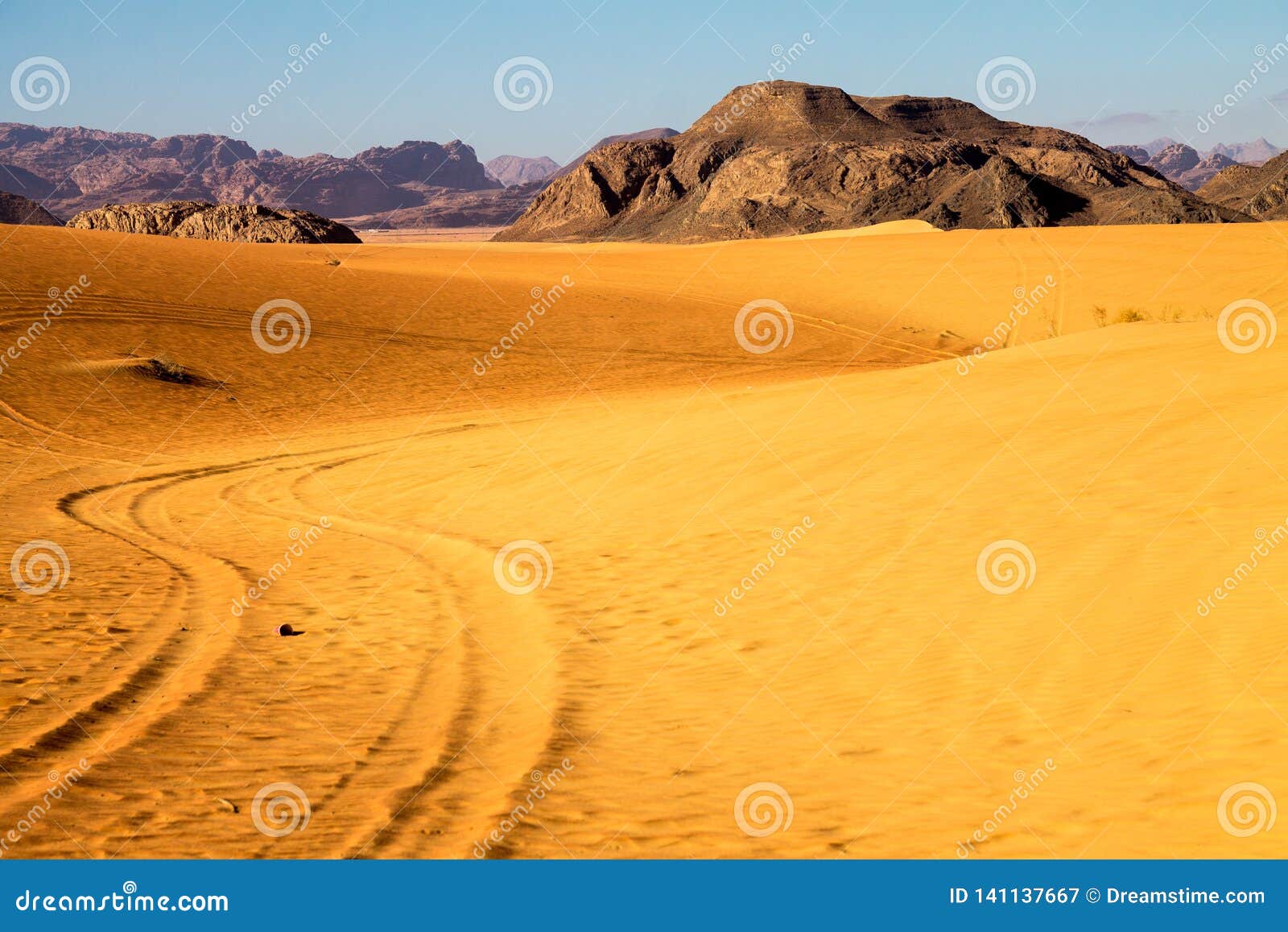 color tones in wadi rum desert