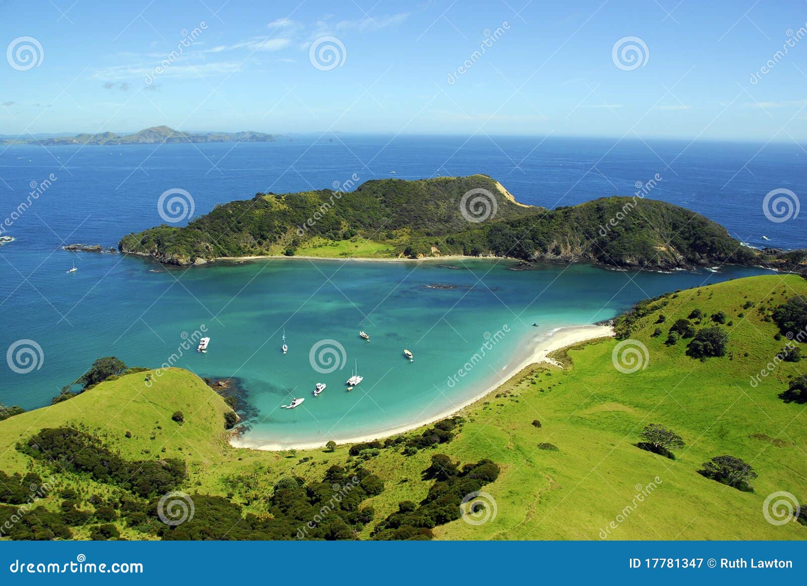 waewaetorea passage - bay of islands, new zealand